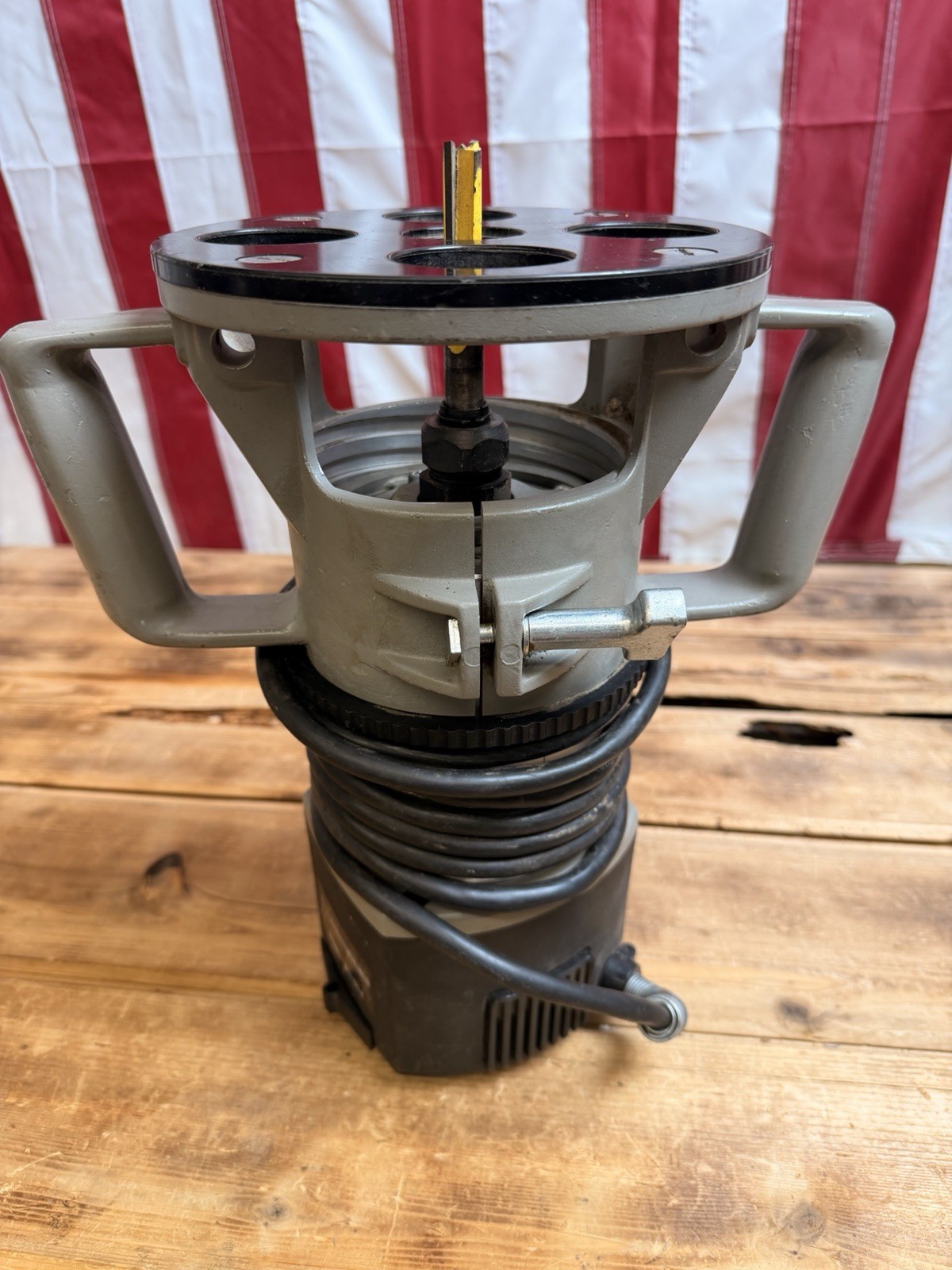 PORTER-CABLE 7518 15A 3 1/4-HP Speedmatic 5 Speed Fixed Base Router – Gray