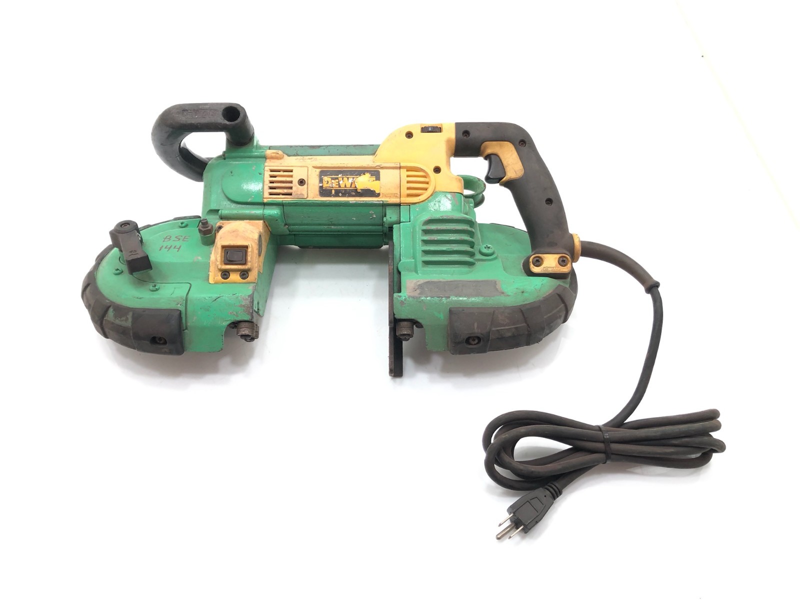 DeWalt DWM120 Corded EleDeep Cut Variable Speed Band Saw 5&Prime; 5in. 120V 10A