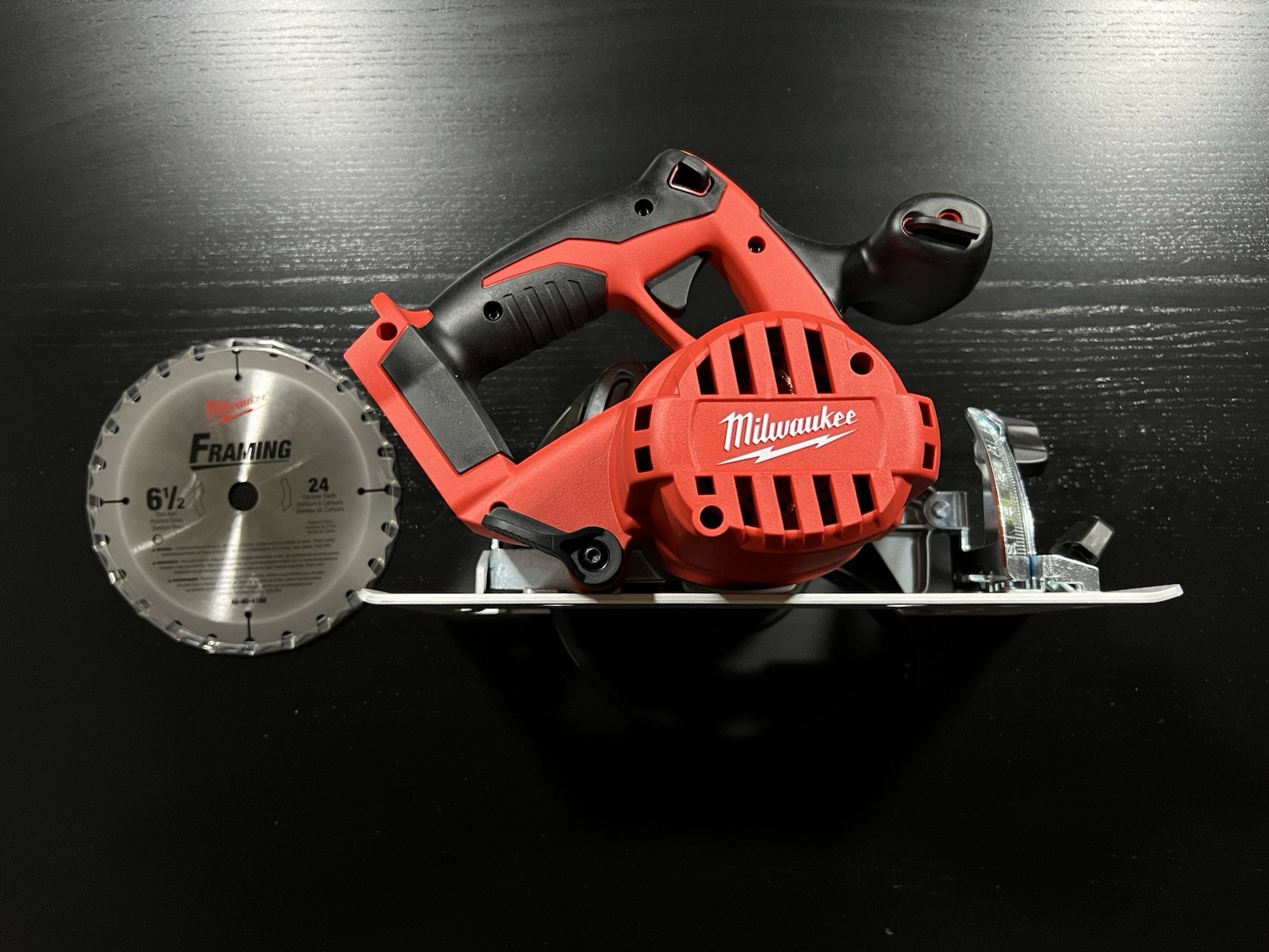 Milwaukee M18 18V Lithium-Ion Cordless 6-1/2 in. Circular Saw Tool Only 2630-20