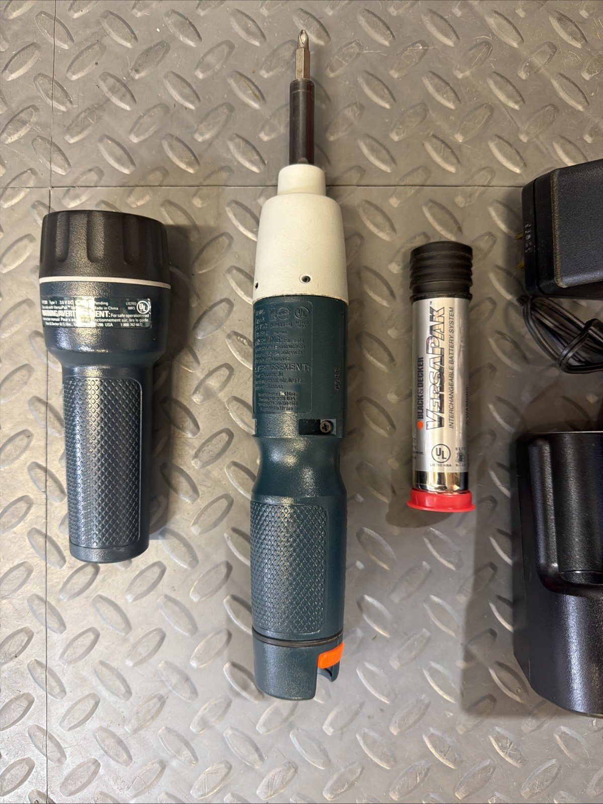Black & Decker VersaPak 3.6V Screwdriver VP720 Flashlight VP220B & Charger