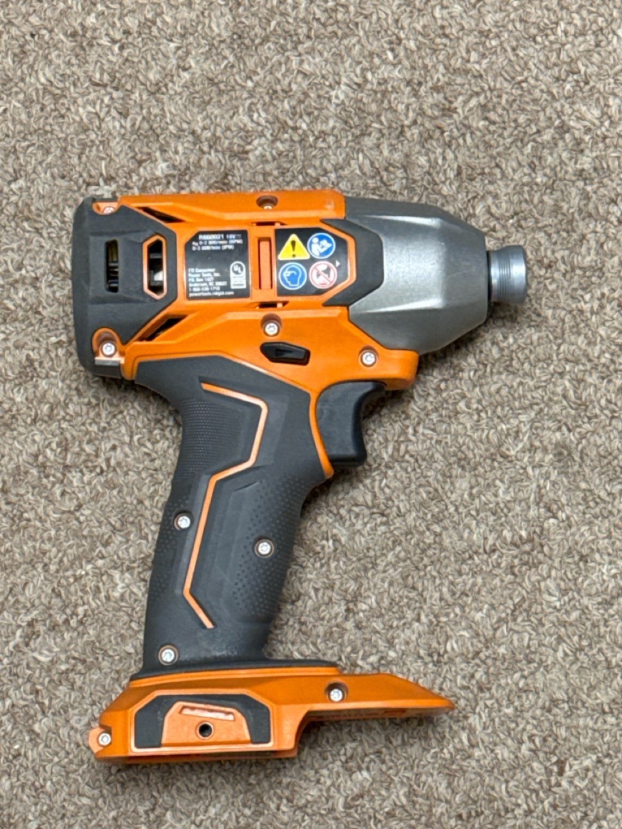 RIDGID 18V CORDLESS 1/4 IN. IMPACT DRIVER R860021 (TDW039664)