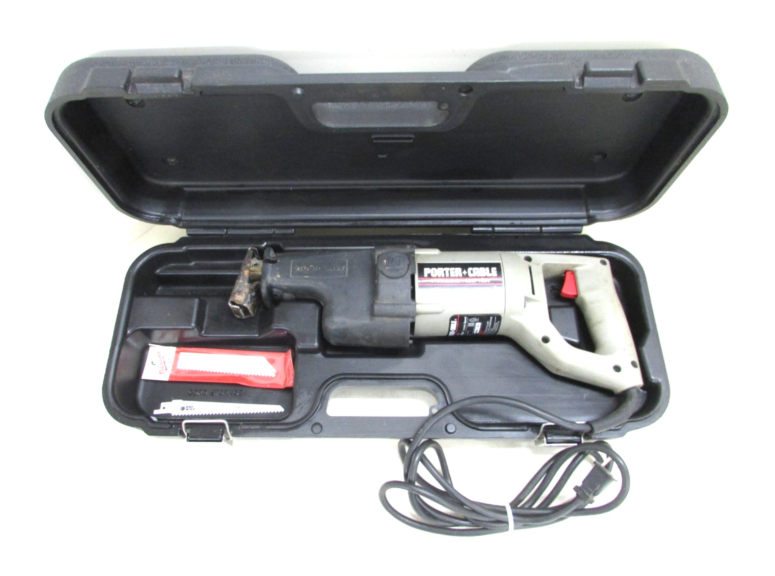 PORTER CABLE 738 VARIABLE SPEED RECIPROCATING TIGER SAW w/ CASE (3) NEW BLADES