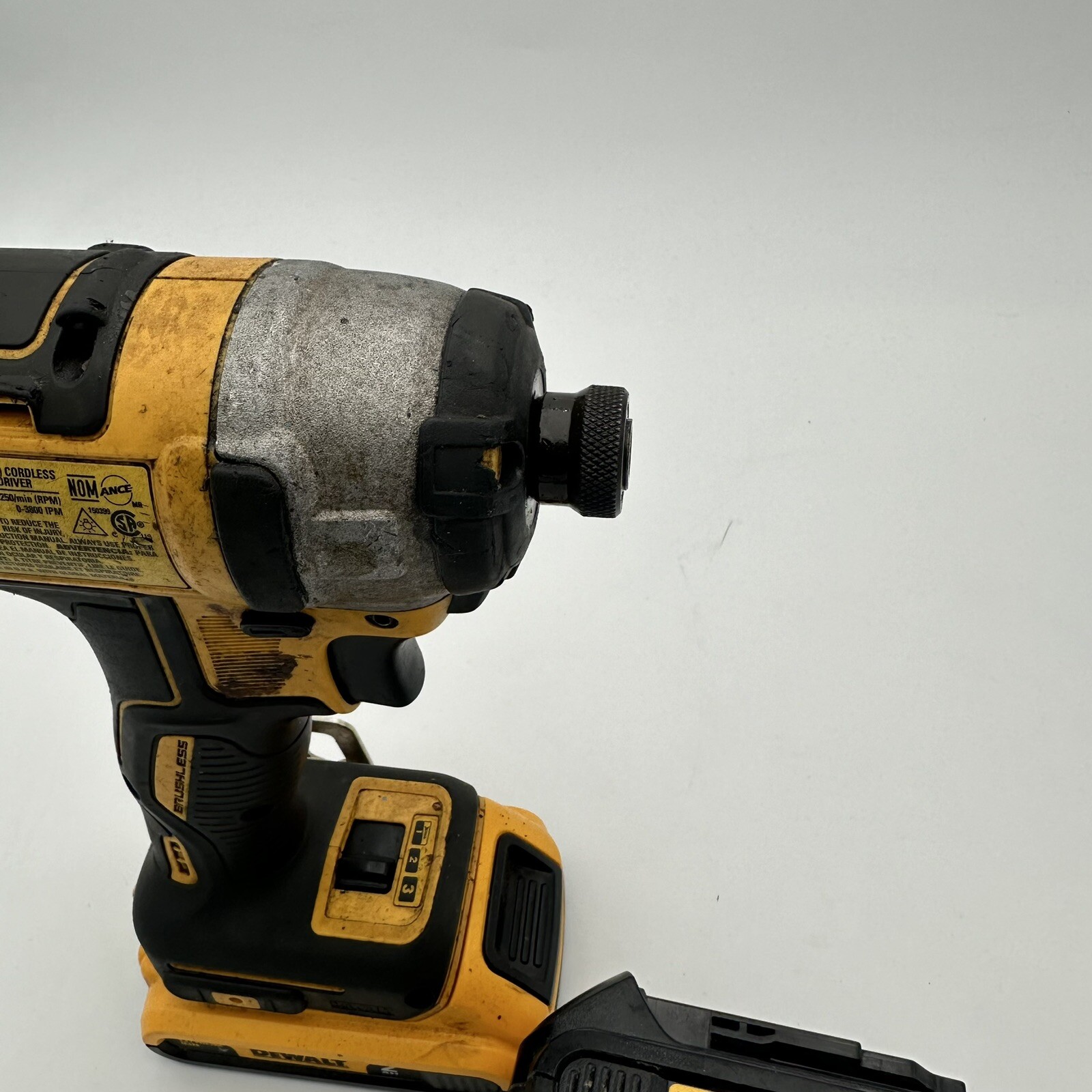 DEWALT DCF887 20V Cordless 1/4&Prime; Impact Driver And 2 Batteries Chuck Needs Repair