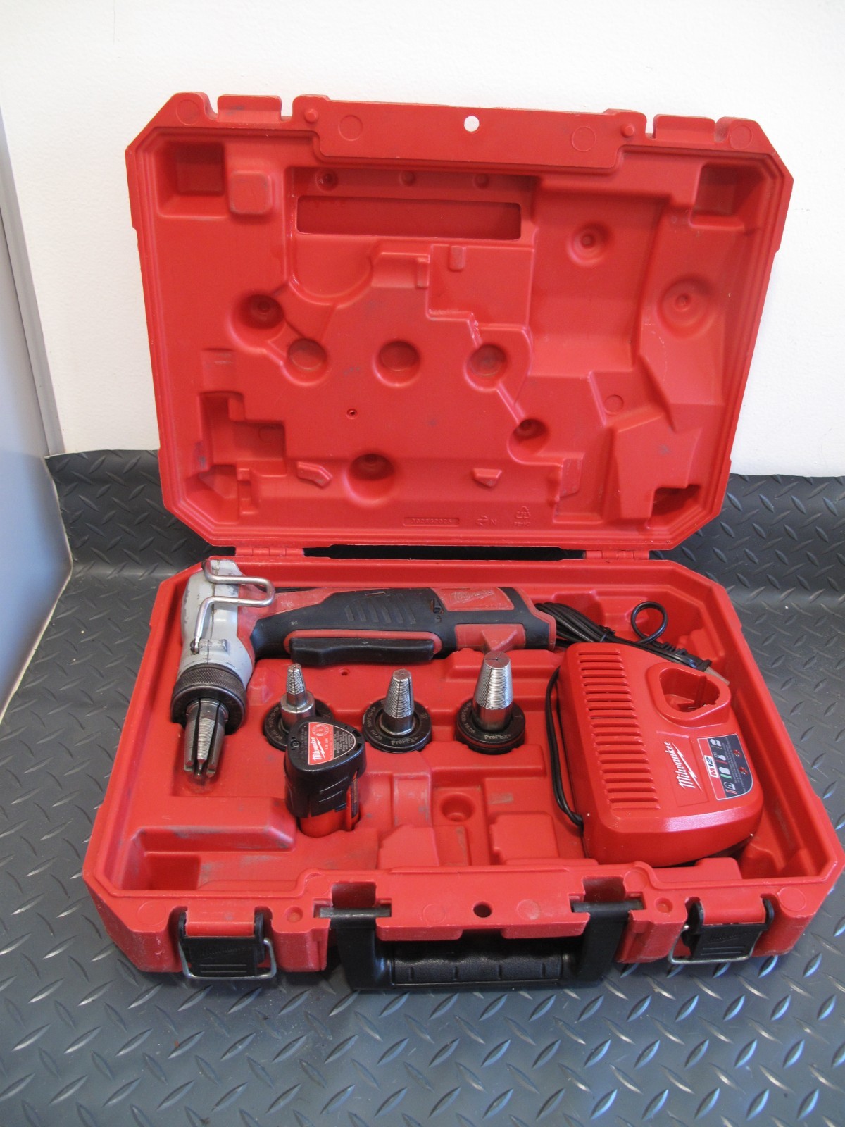 Milwaukee 2432-20 m12 propex cordless expansion tool w/ battery, charger, case +