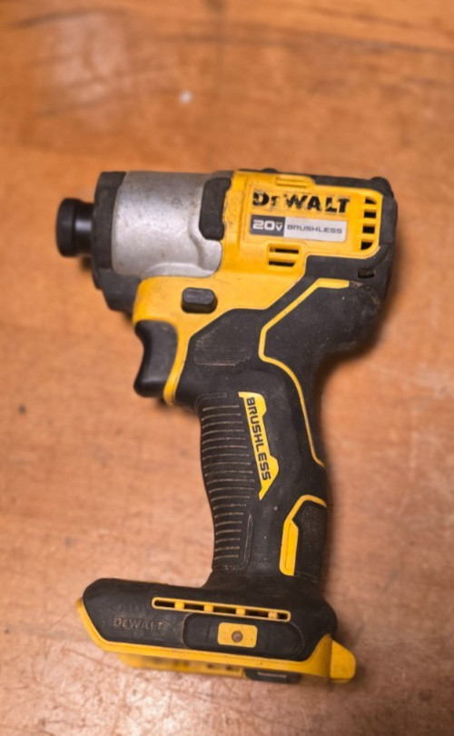 DeWalt DCF840 20V MAX 1/4&Prime; Cordless Impact Driver Tool Only Used