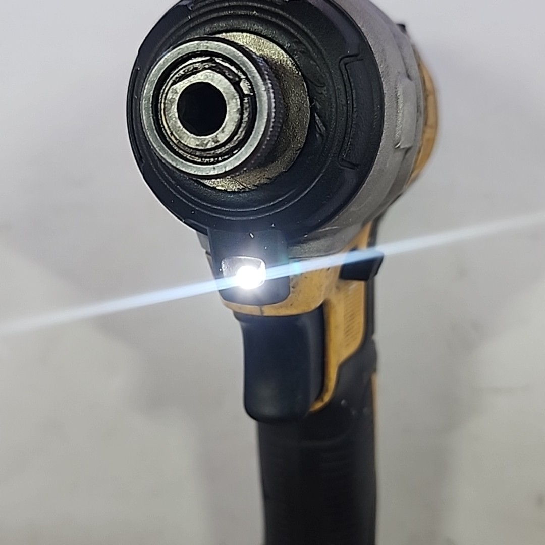 DeWalt DCF787 20V MAX XR Brushless 1/4&Prime; Impact Driver Drill & 1.5Ah Battery
