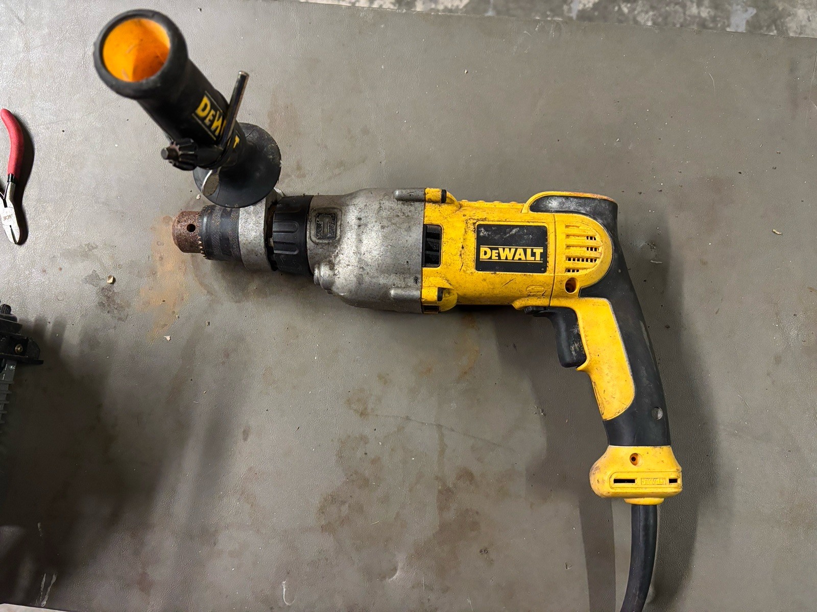 DeWalt DWD520 1/2 in. VSR Pistol Grip Hammer Drill (with Chuck Key)