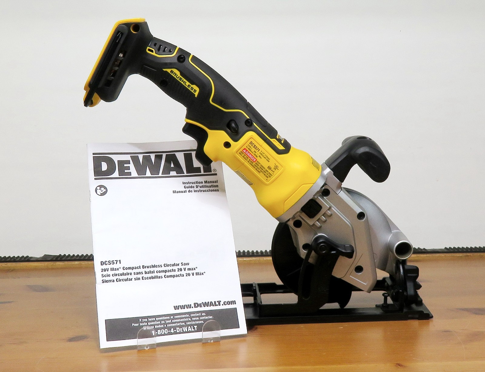 DEWALT DCS571 4-1/2&Prime; 20V Circular Saw