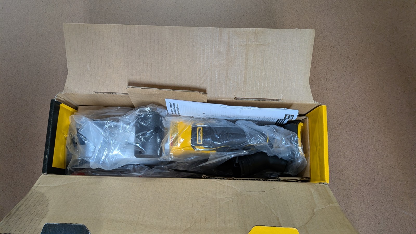 DeWalt Atomic 20V MAX 4 1/2 in Circular Saw Brushless Tool Only ModelDCS571B nob