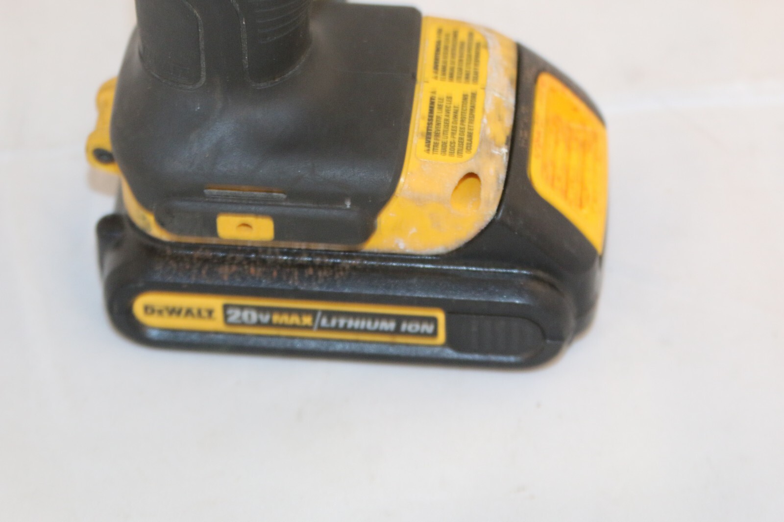 DEWALT DCF885 20V 1/4 in. Impact Driver – Black/Yellow with battery painted