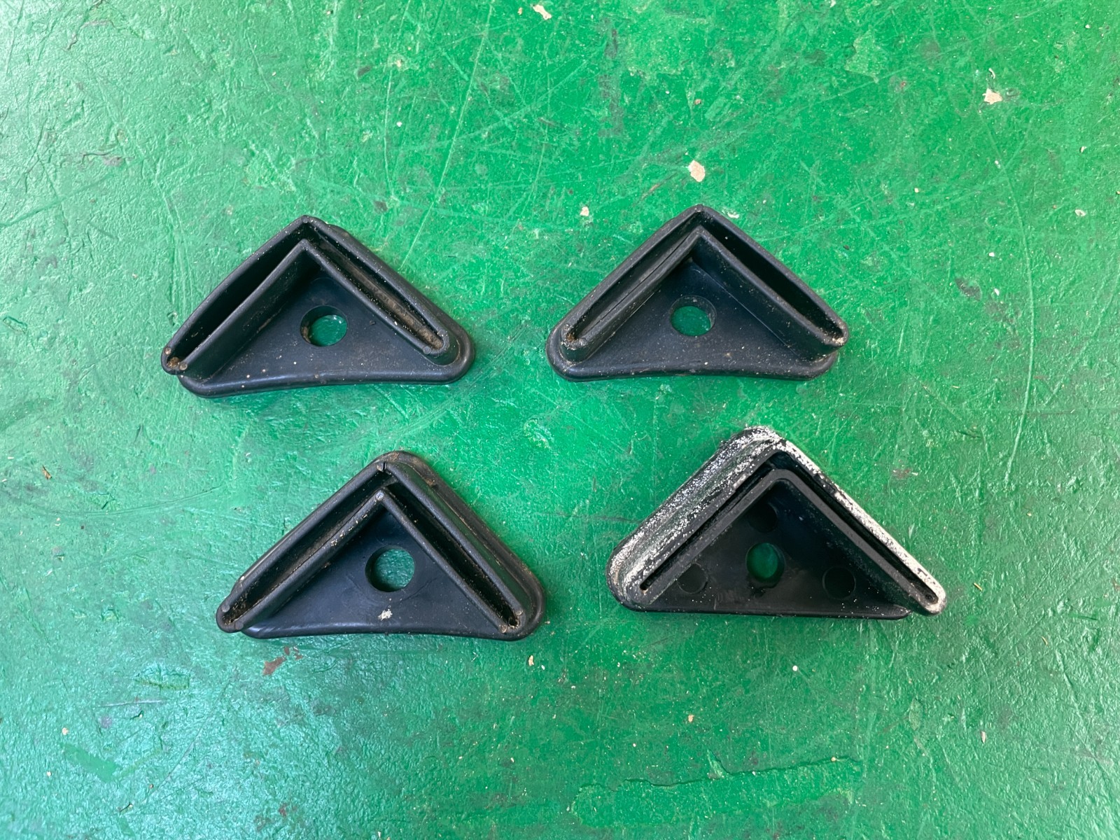 Delta TS300 34-441 34-670 36-600 table saw – set of 4 rubber feet for stand