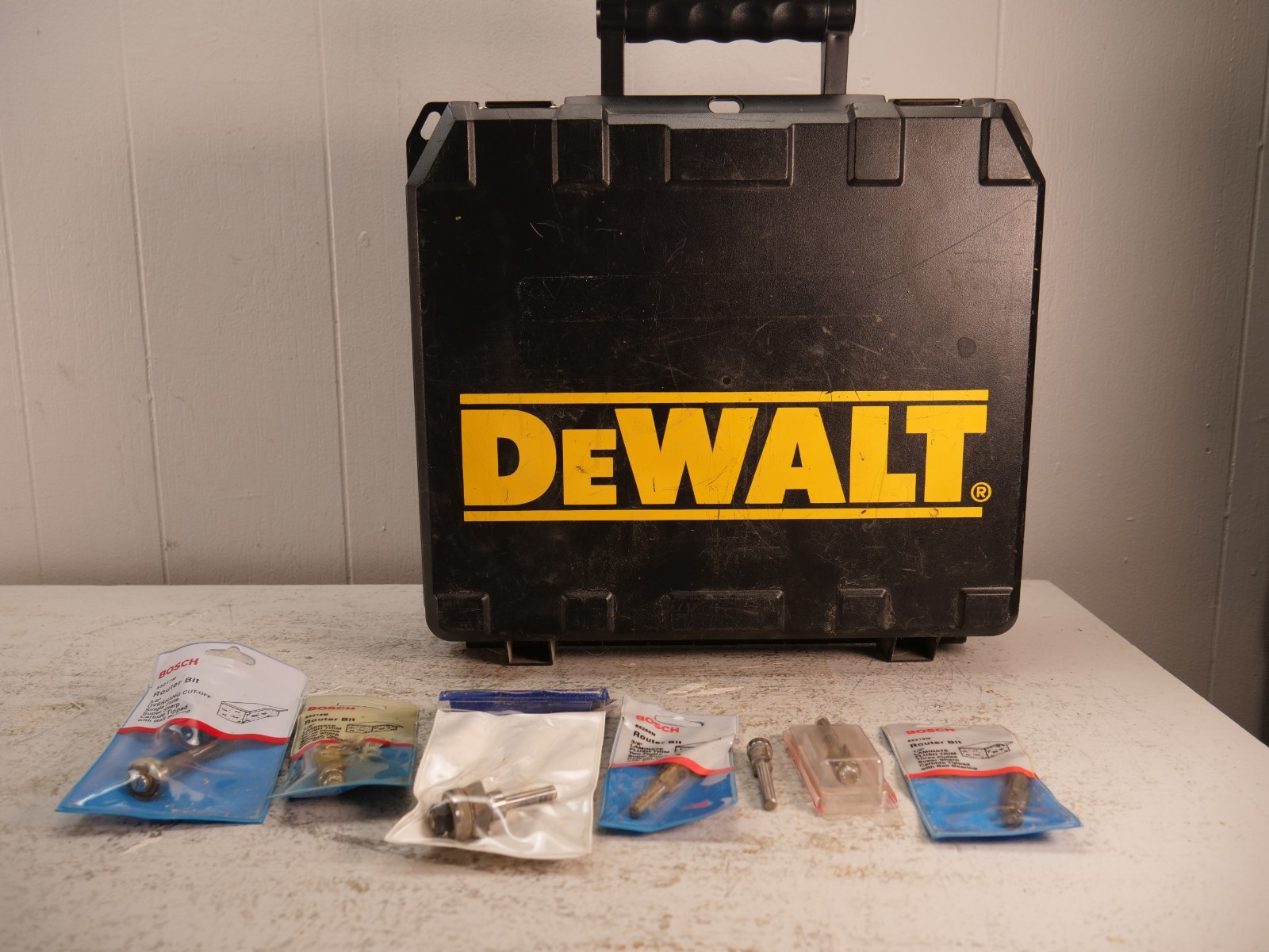 Dewalt Heavy Duty Compact Laminate Trimmer Router DW673 W/Case Xtra Bits Bosch