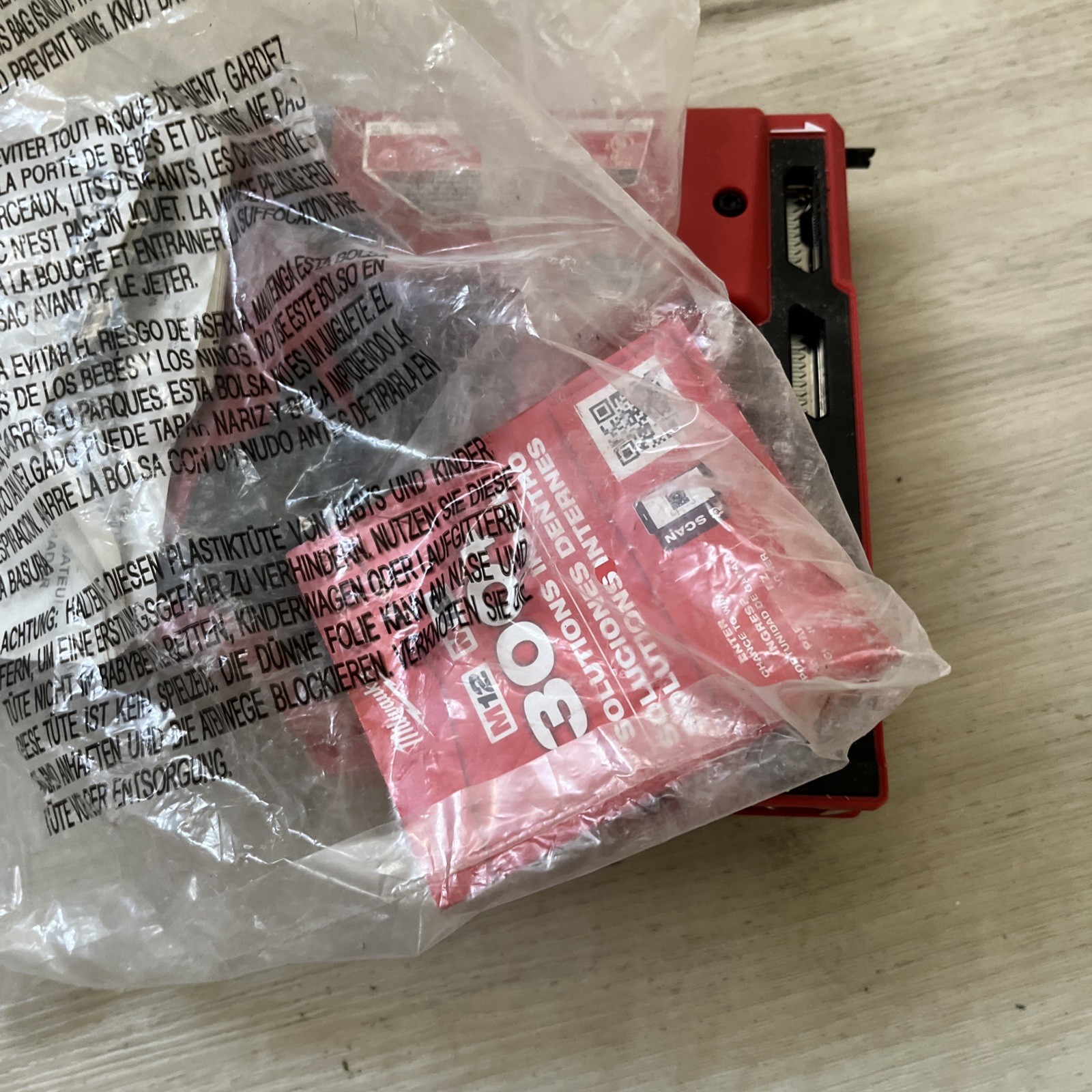 MA6 Milwaukee M12 Cordless Compact 3/8&Prime; Crown Stapler 2447-20 (Tool Only)