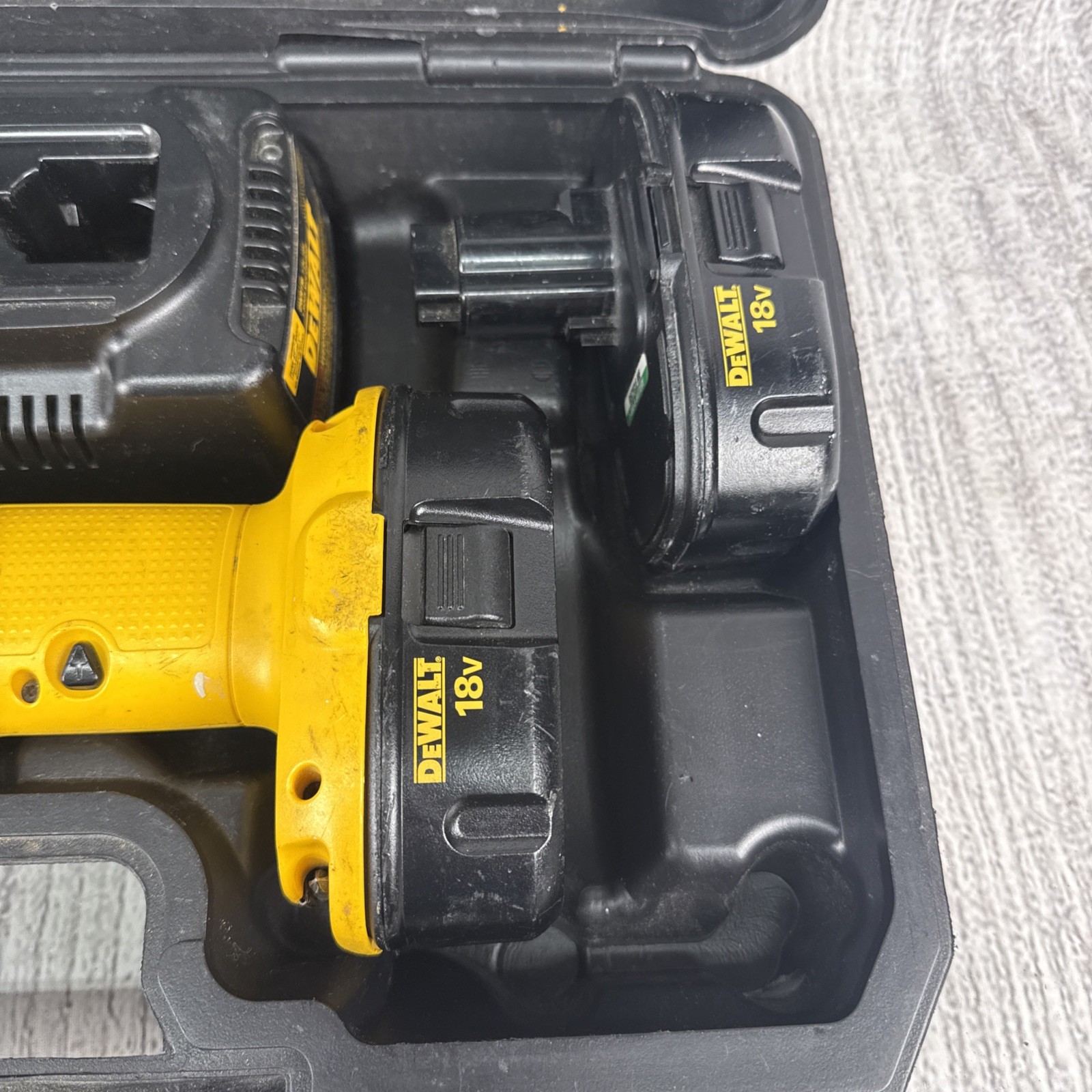 DeWalt DW960 18V Right Angle Drill Kit 2 Batteries Charger & Hard Case Tested