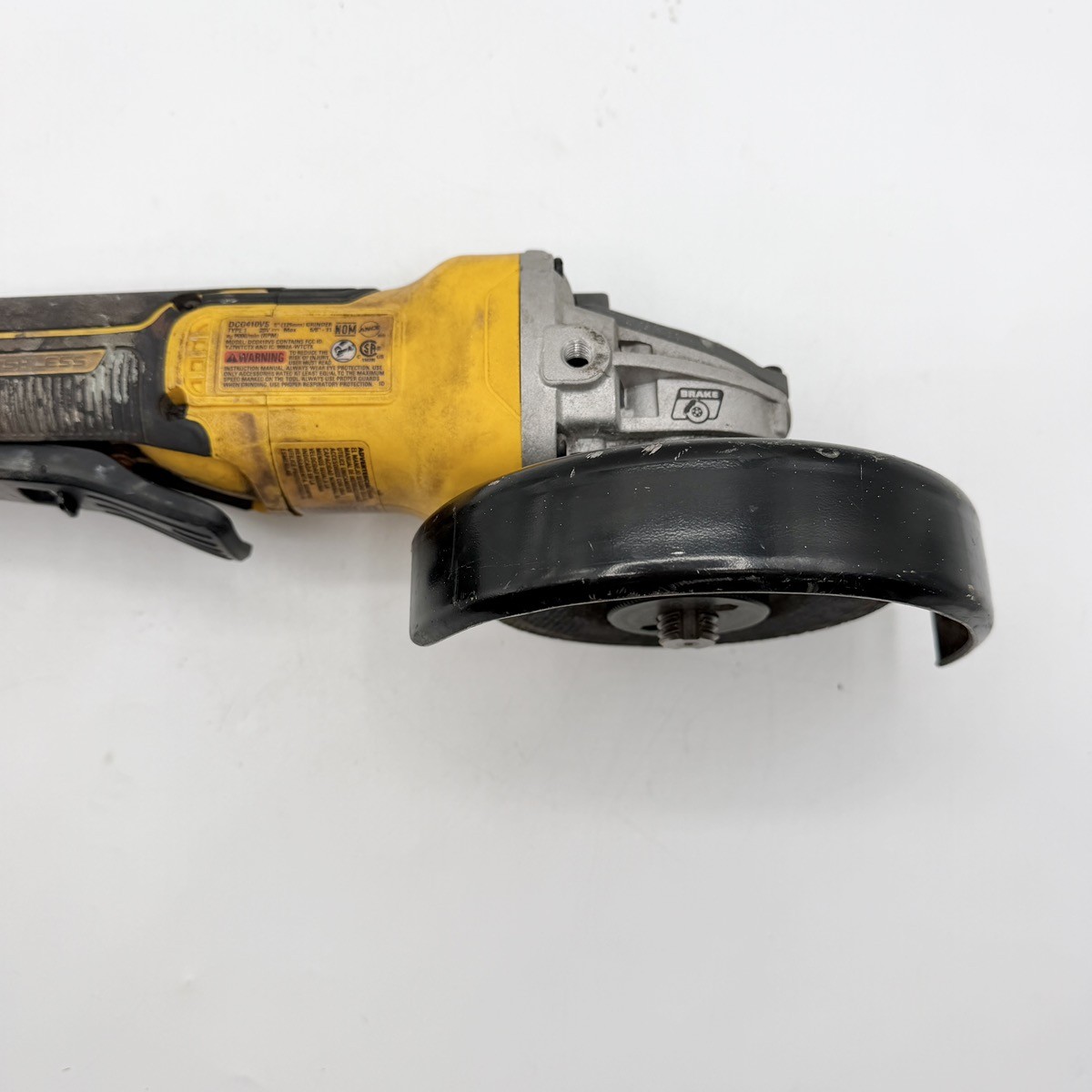Dewalt DCG410VS 20V MAX 4.5&Prime; Angle Grinder Kit w/ 5Ah Battery (CP1023342)