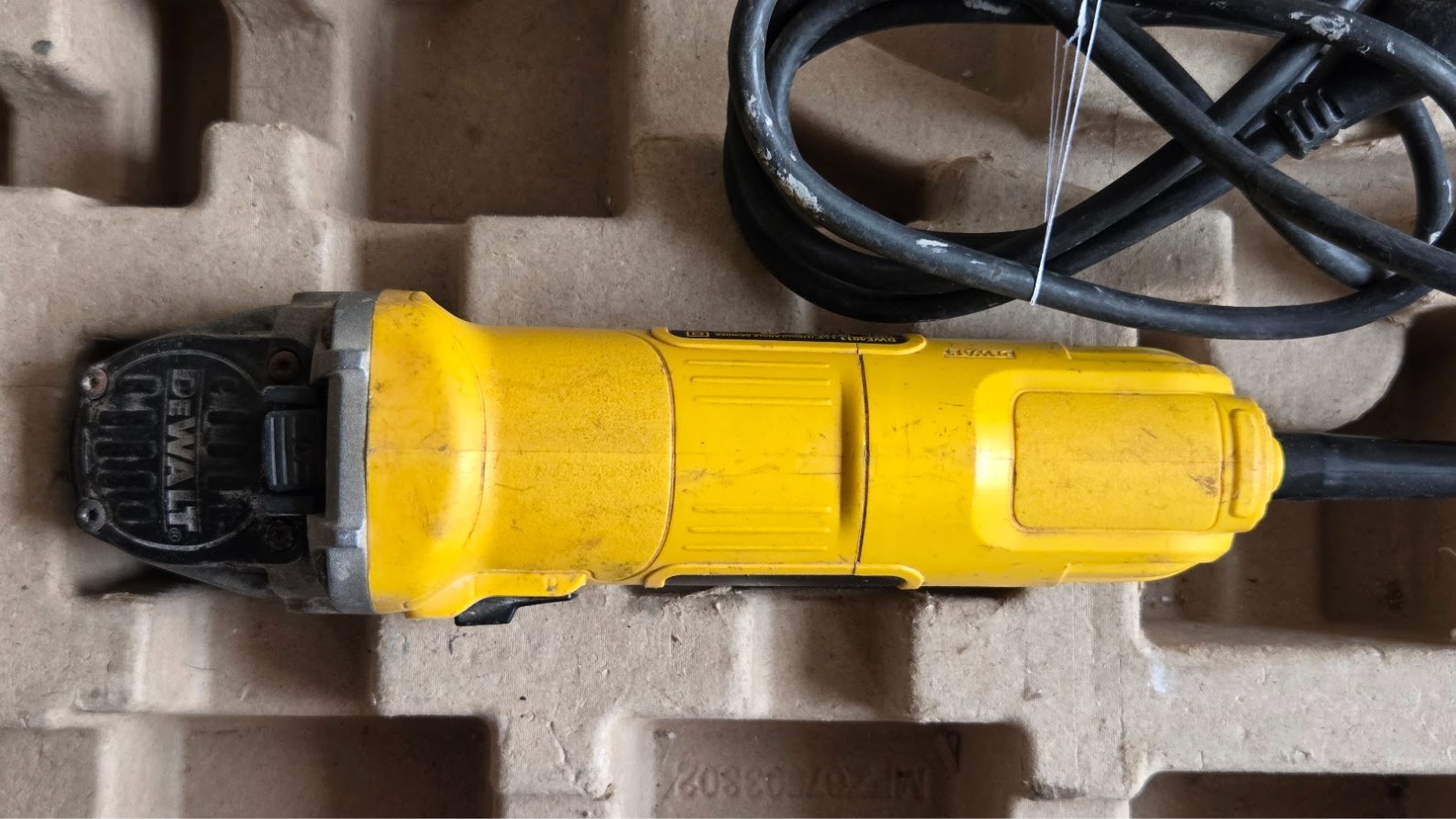 Returned C: DeWALT DWE4011 4-1/2” 7A Angle Grinder 120V (213-4011)