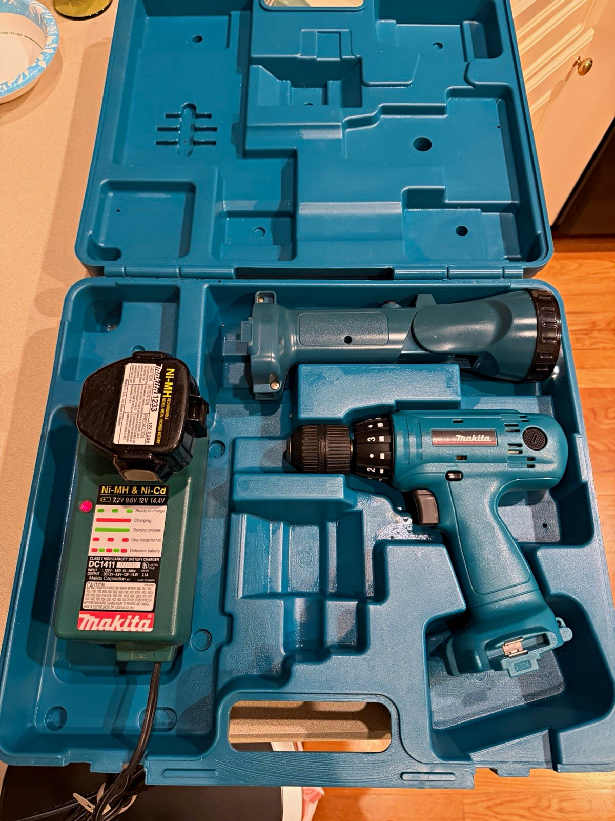 Makita 6213D 12V Cordless Drill Set 3/8&Prime; Keyless w/ Battery Charger Case