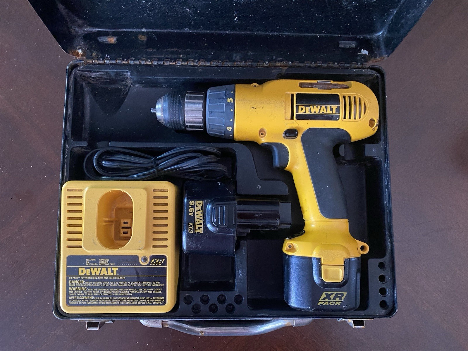 Dewalt DW962 9.6V Cordless Drill, DW9106 Charger and Two DW9061 Batteries