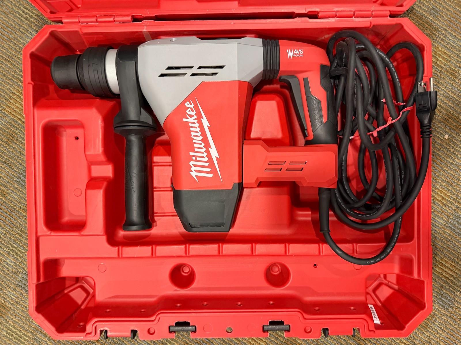 Milwaukee 5517-21 1-9/16 in. SDS-Max Rotary Hammer **BROKEN/FOR PARTS**