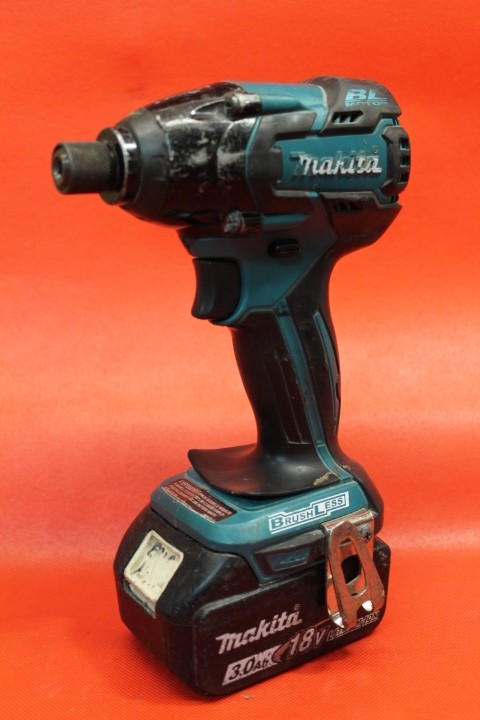 Makita LXDT04 Cordless Impact Driver W/ Battery