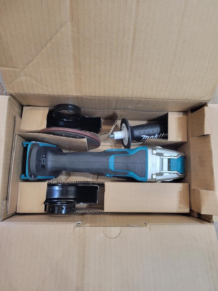 MAKITA XAG26Z (New-Opened Box) (SBL015698)