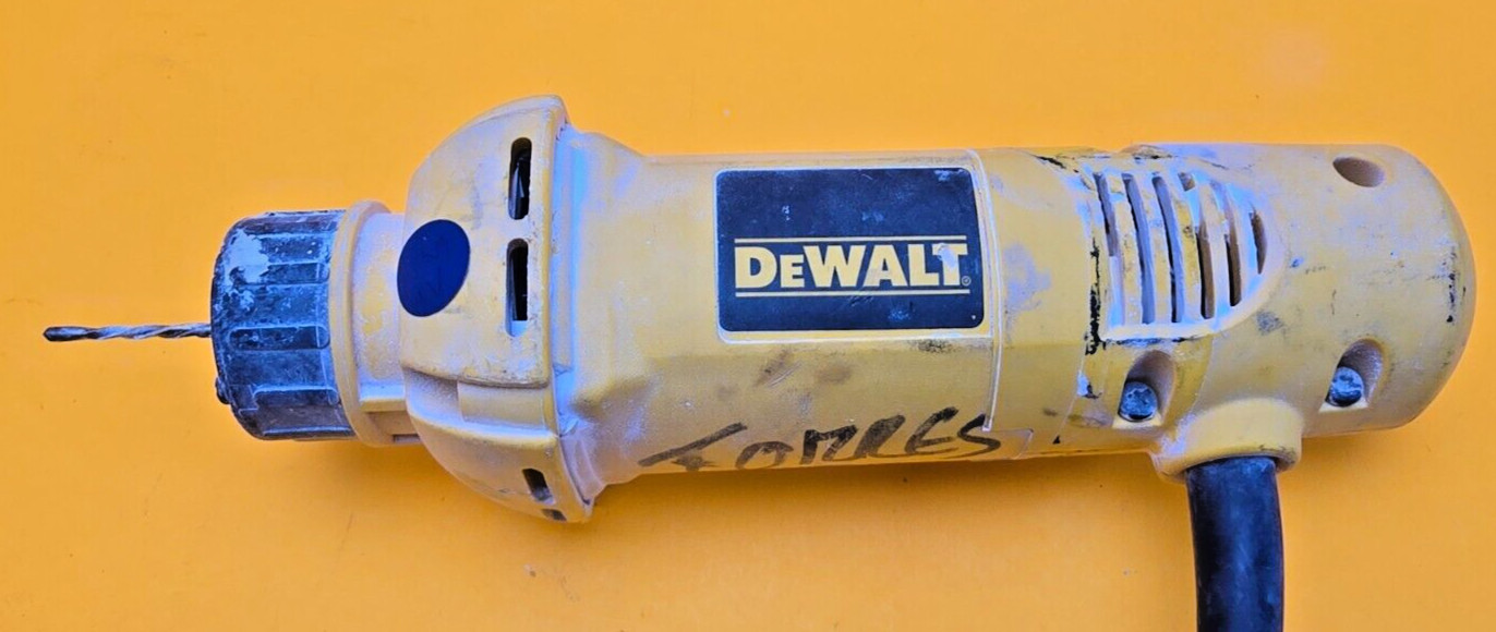 DeWalt DW660 5Amps Heavy-Duty Slim-Design Dust-Sealed Switch Corded Cut-Out Tool