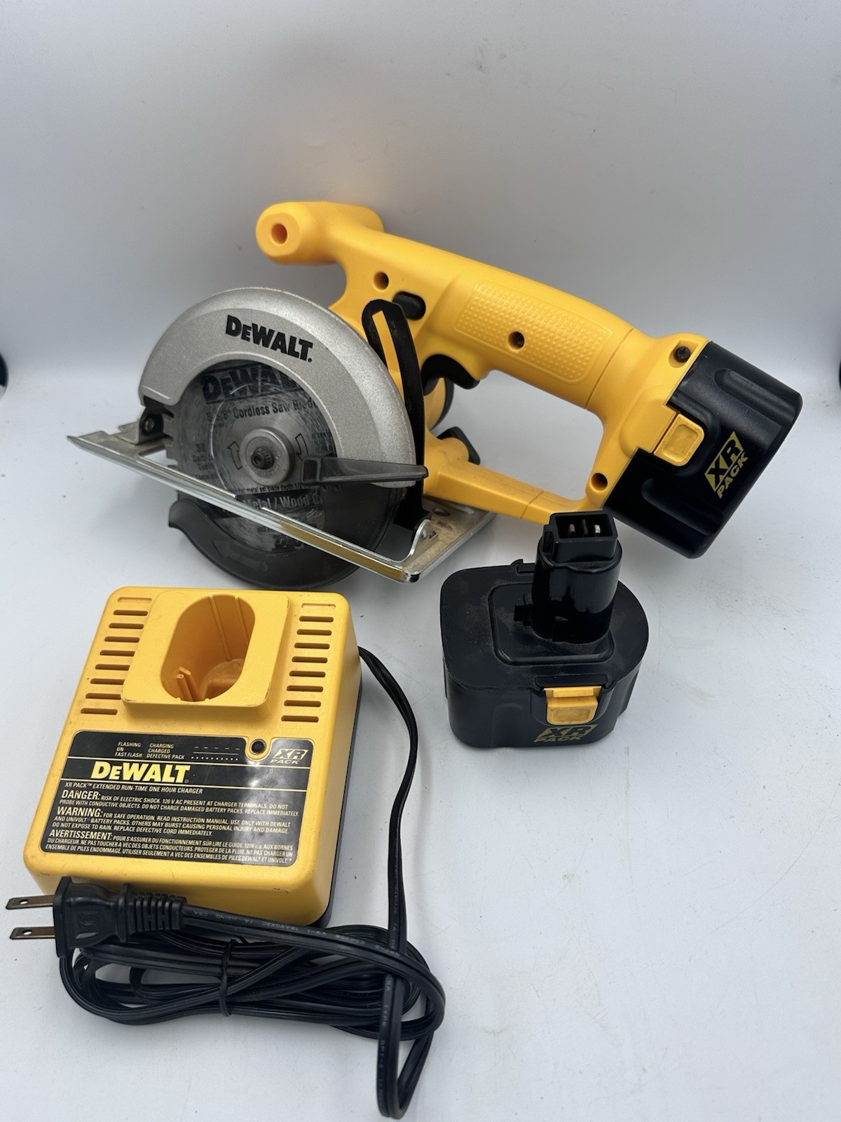 DeWalt DW930 12V XR 5-3/8” Cordless Trim Saw w/ Case, Charger, Battery & Blades