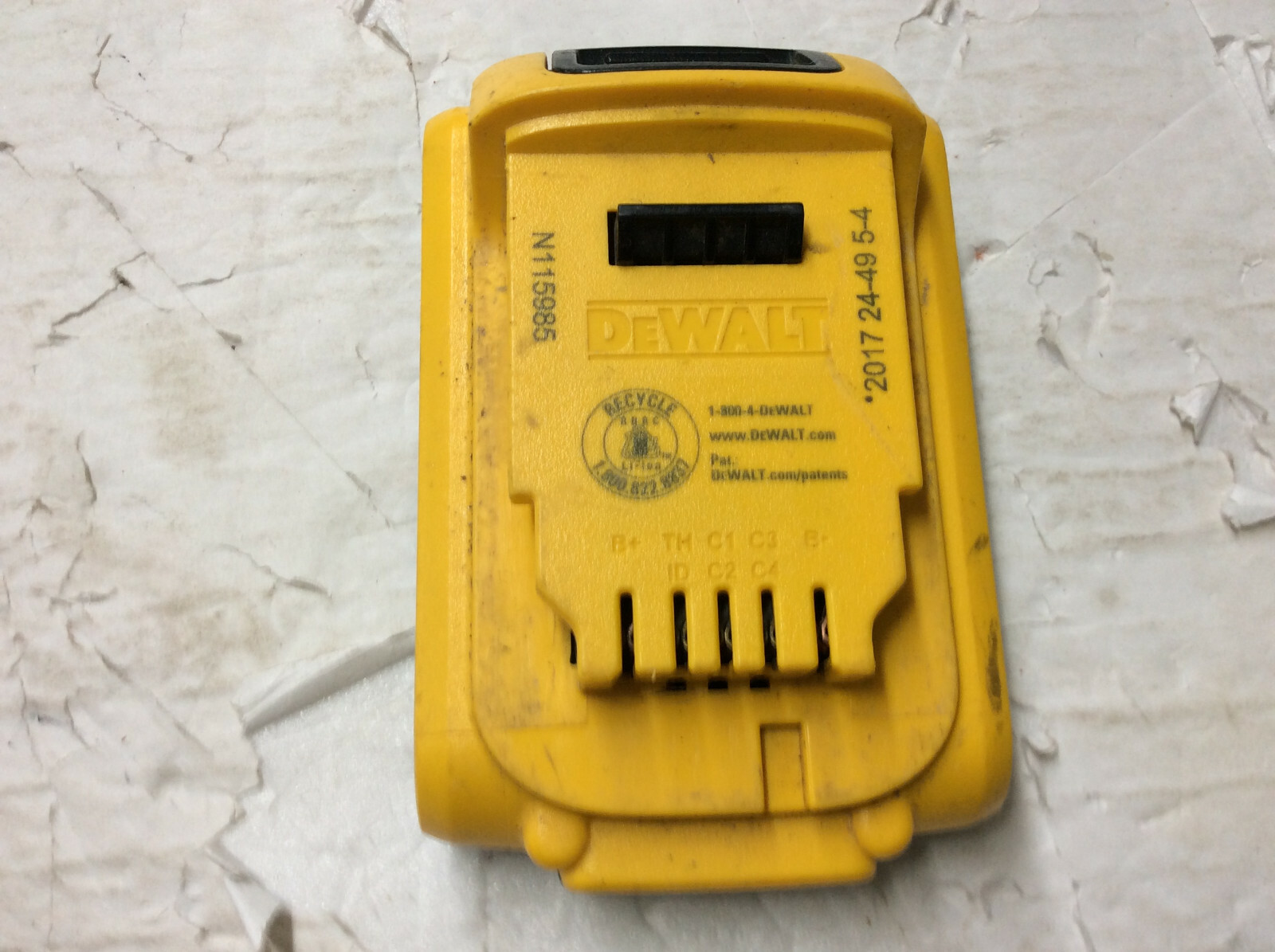 DEWALT DCD777C2 20V MAX Cordless Li-Ion Brushless Drill Driver w/ 2 batteries
