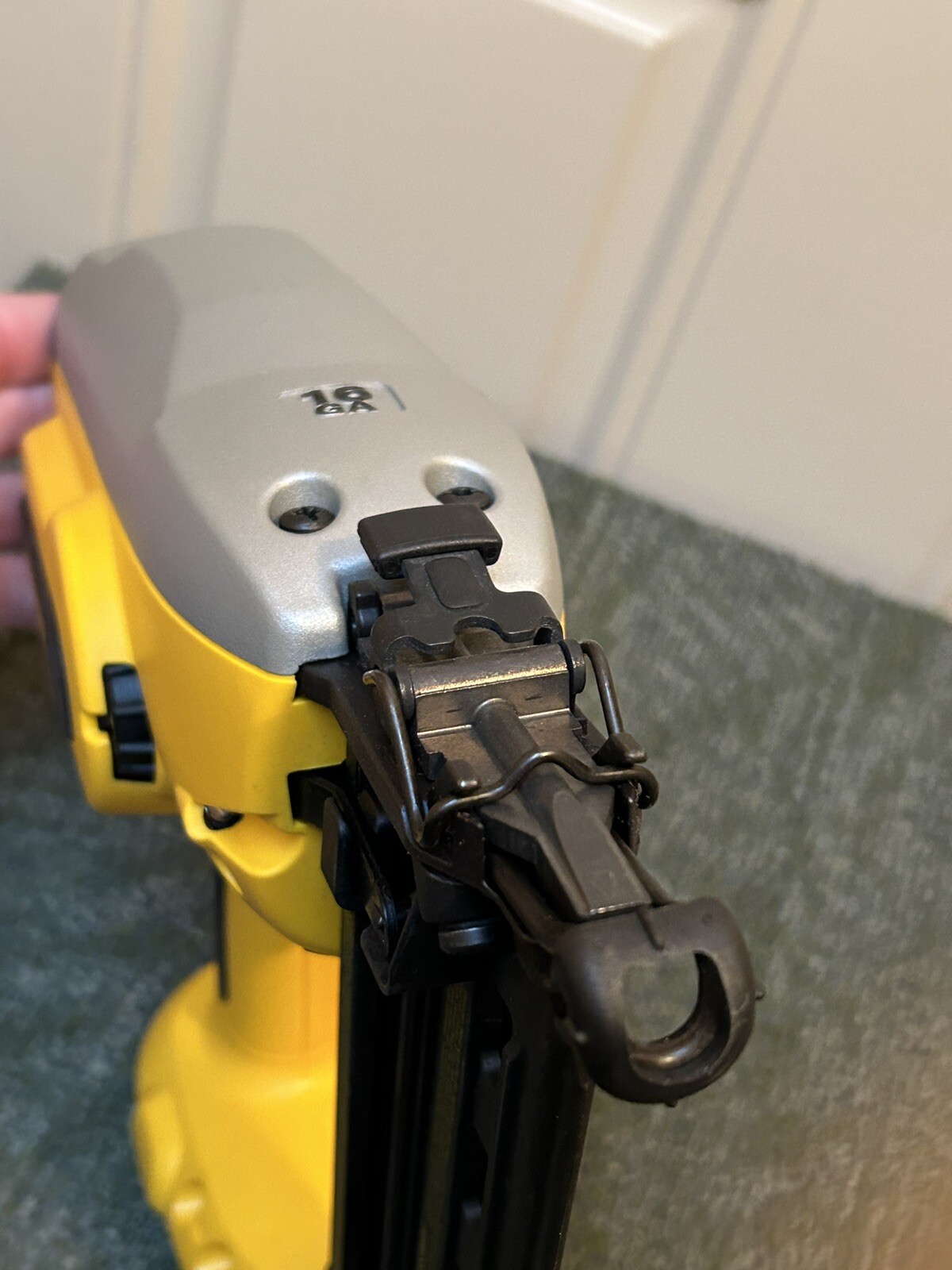 DEWALT 18V DC618 CORDLESS NAIL GUN HARD CASE BATTERY CHARGER NAILS EXCELLENT