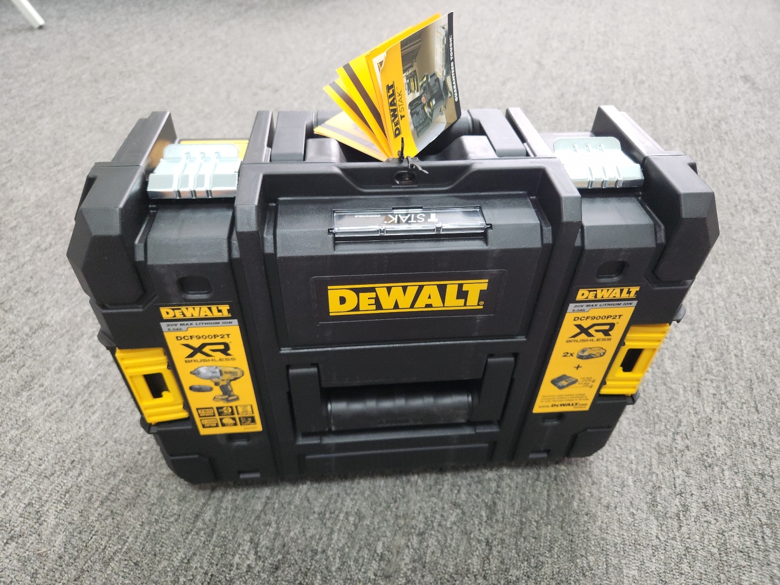 Dewalt DCF900 2×5.0Ah BL 18V 760W 1/2&Prime; 2300Rpm 1800Ipm 1355Nm UPS# Charger_220V