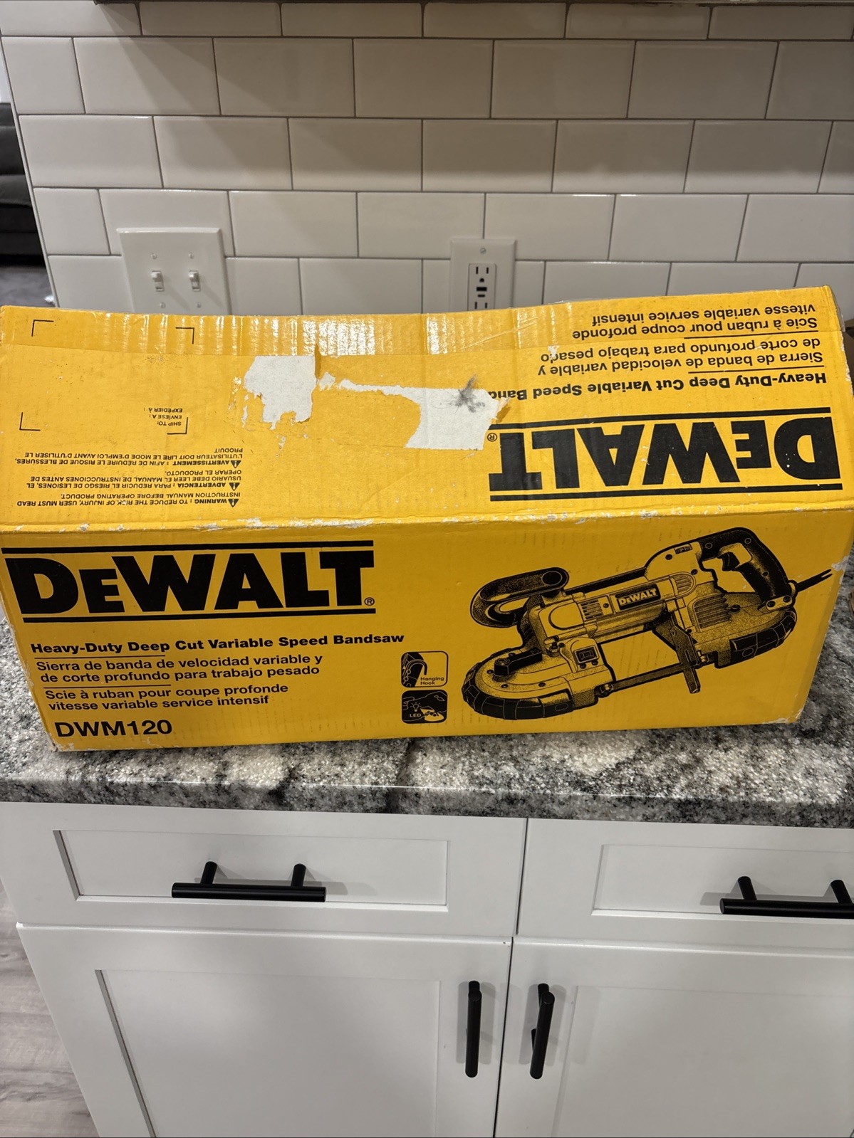 DEWALT HEAVY-DUTY DEEP CUT VARIABLE SPEED BAND SAW, DWM120