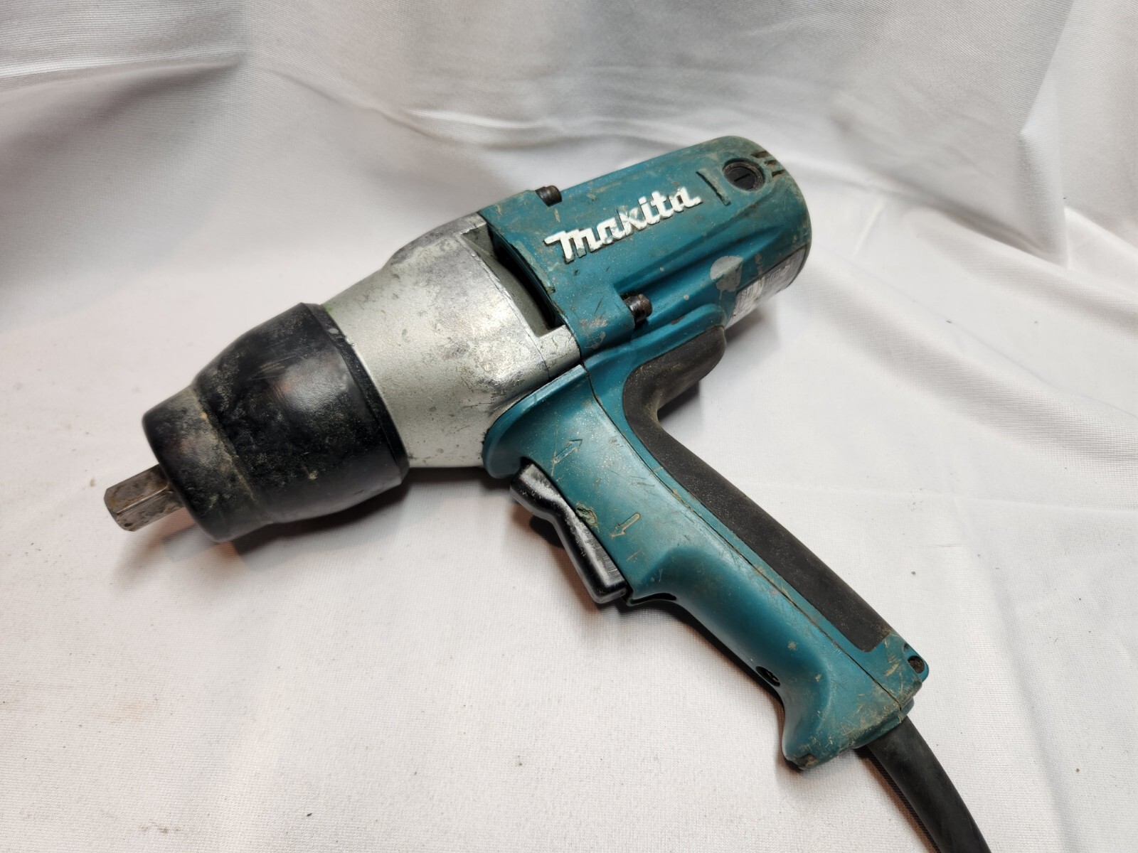 Makita TW0350 1/2&Prime; Drive Corded Impact Wrench 120V 3.5A Bidirectional Trigger
