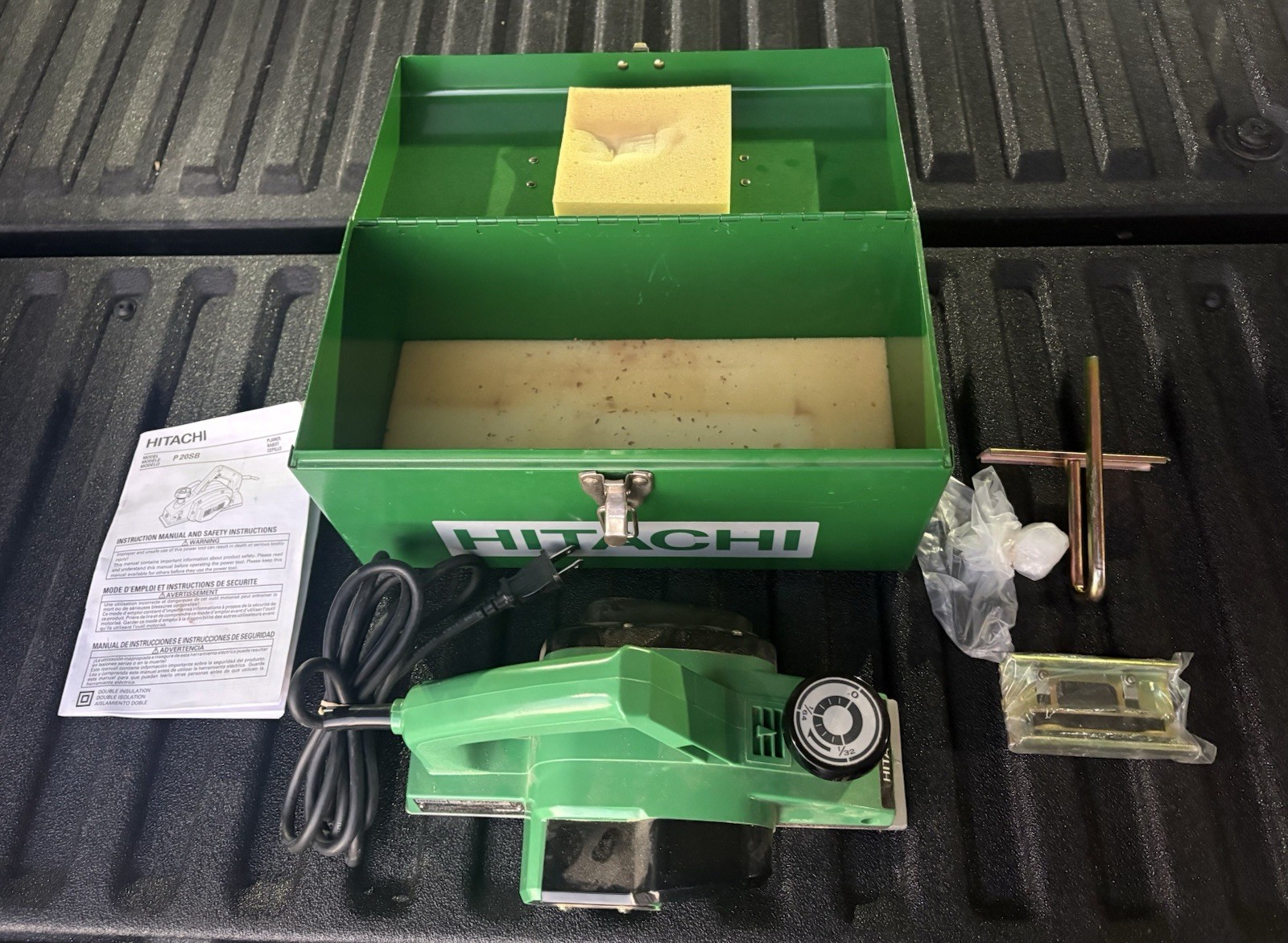 Hitachi P20SB Electric Hand Planer 3-1/4” Metal Case & Accessories