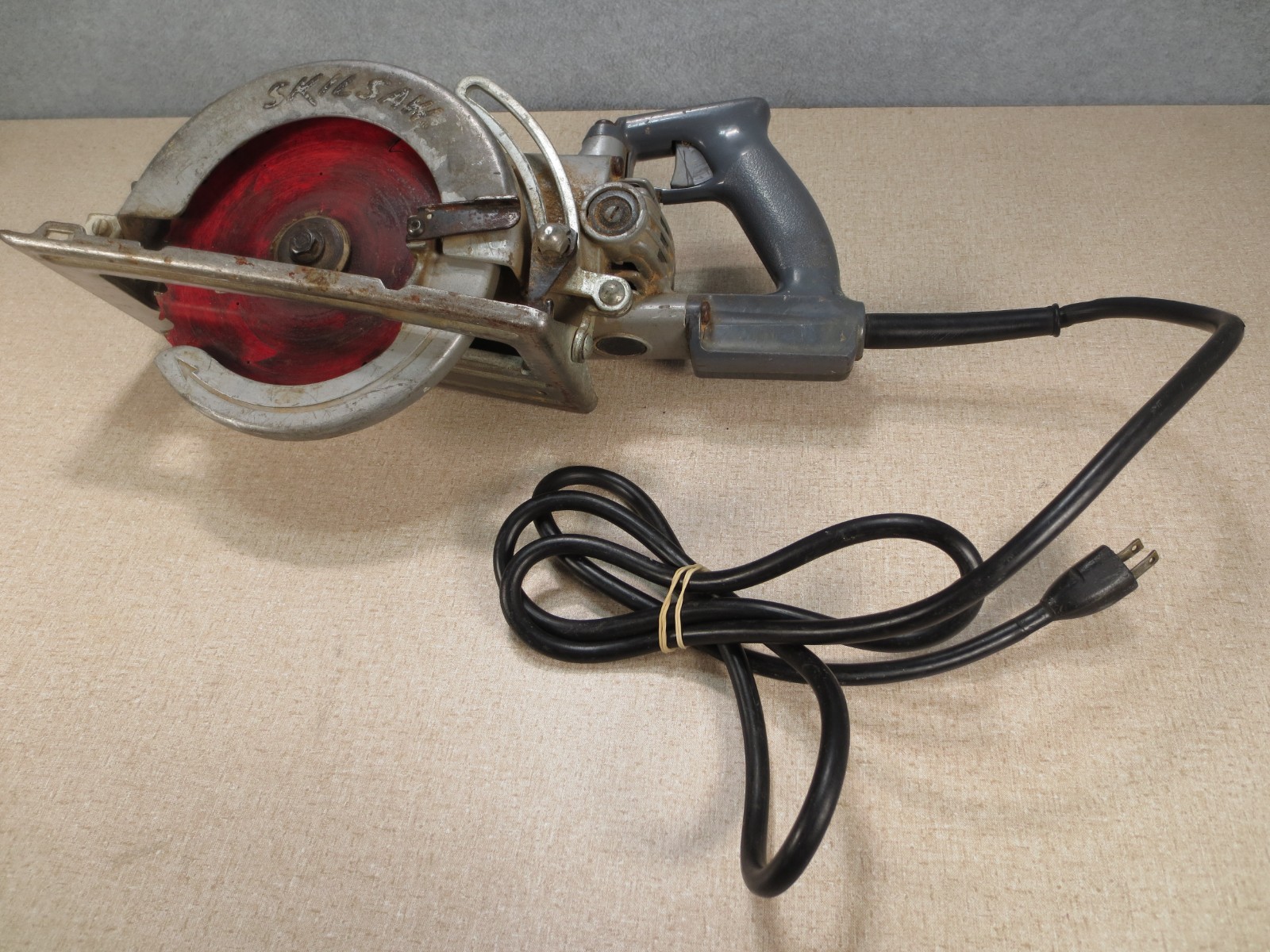 Skilsaw Professional Model 77 Circular Saw 7 1/4&Prime; Worm Drive. 13 Amps Made USA