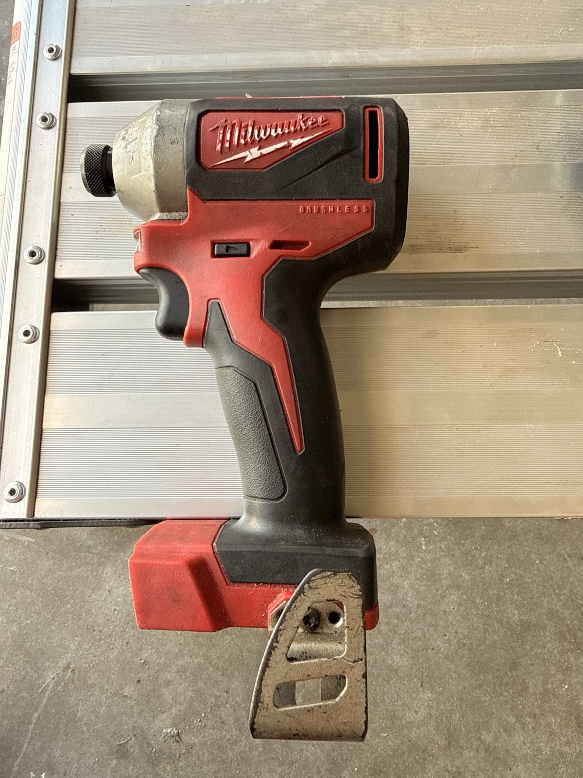 Milwaukee 2850-20 Brushless Cordless Impact Driver 18V Red/Black 1/4&Prime; Hex