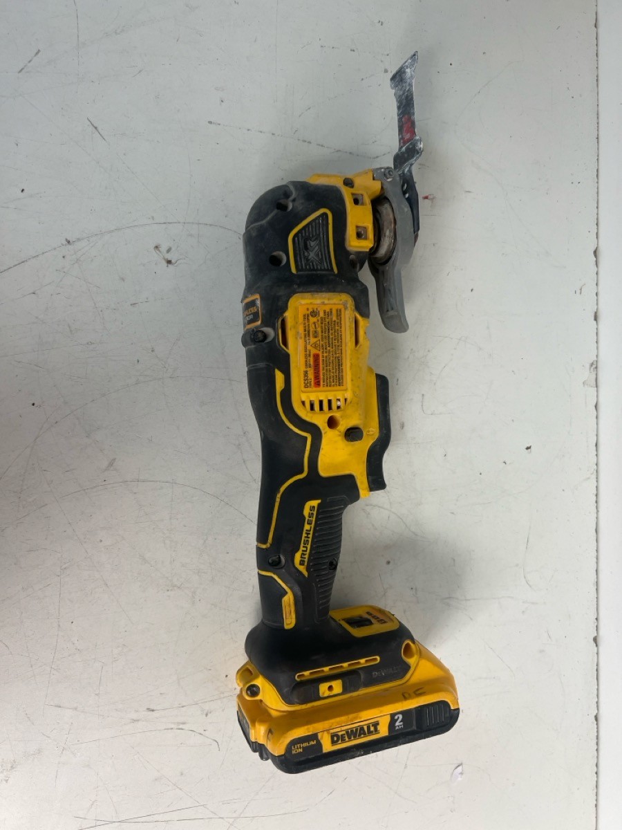 DEWALT DCS356 20V MAX XR BRUSHLESS OSCILLATING TOOL W/ 2AH BATTERY (P24036791)