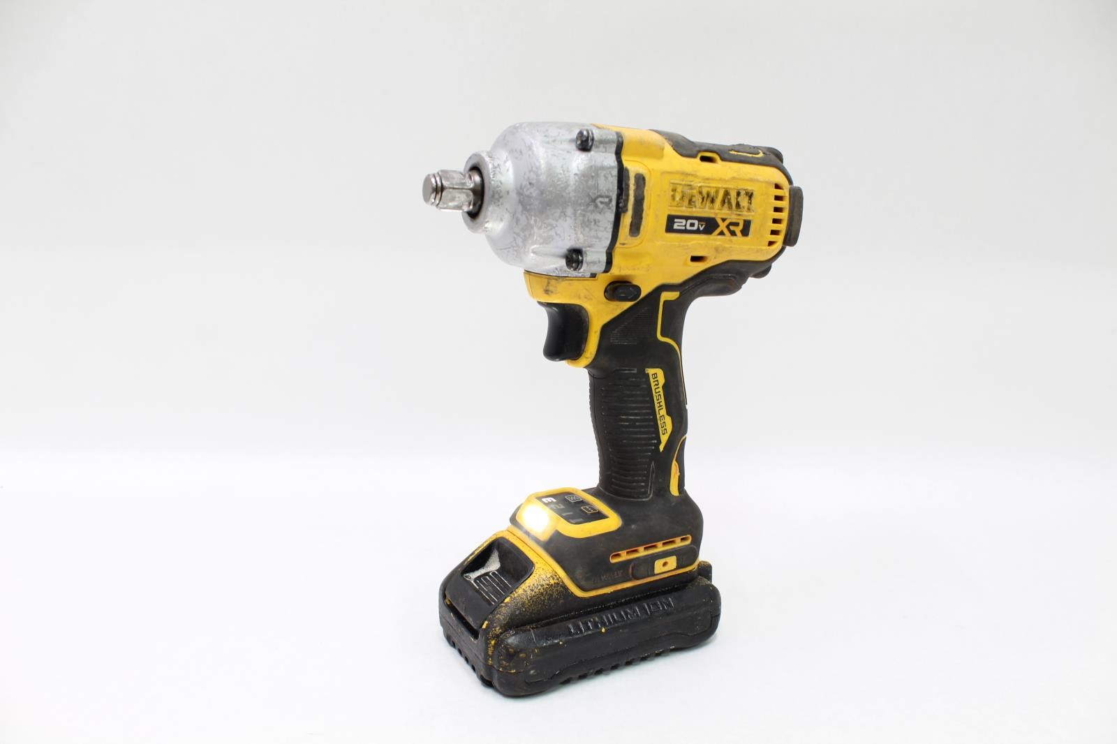 DEWALT DCF891 20V MAX XR 1/2&Prime; Brushless Mid-Range Impact Wrench w/ 4 Ah Battery