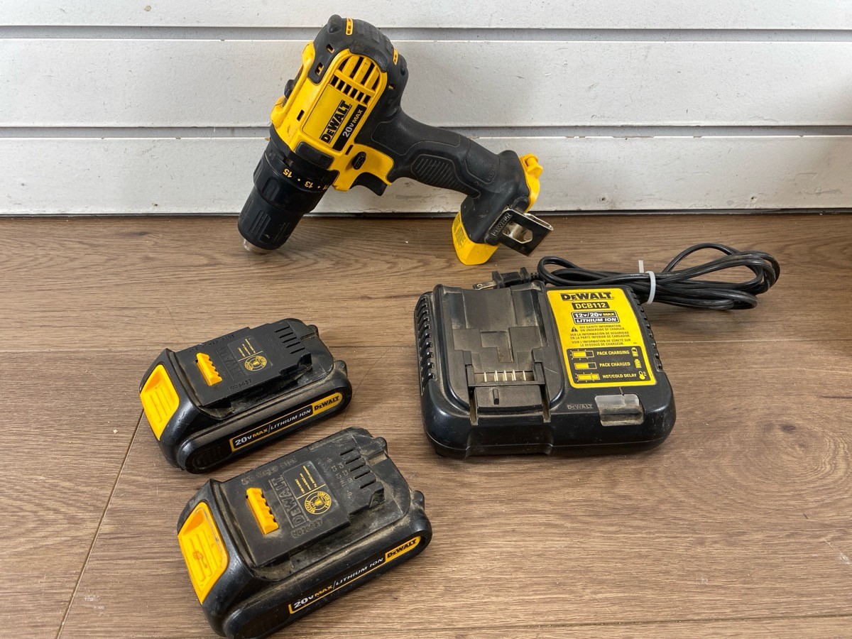 DEWALT DCD780 20 VOLT 1/2&Prime; CHUCK DRILL KIT 2 BATTERIES + CHARGER (WCP036858)