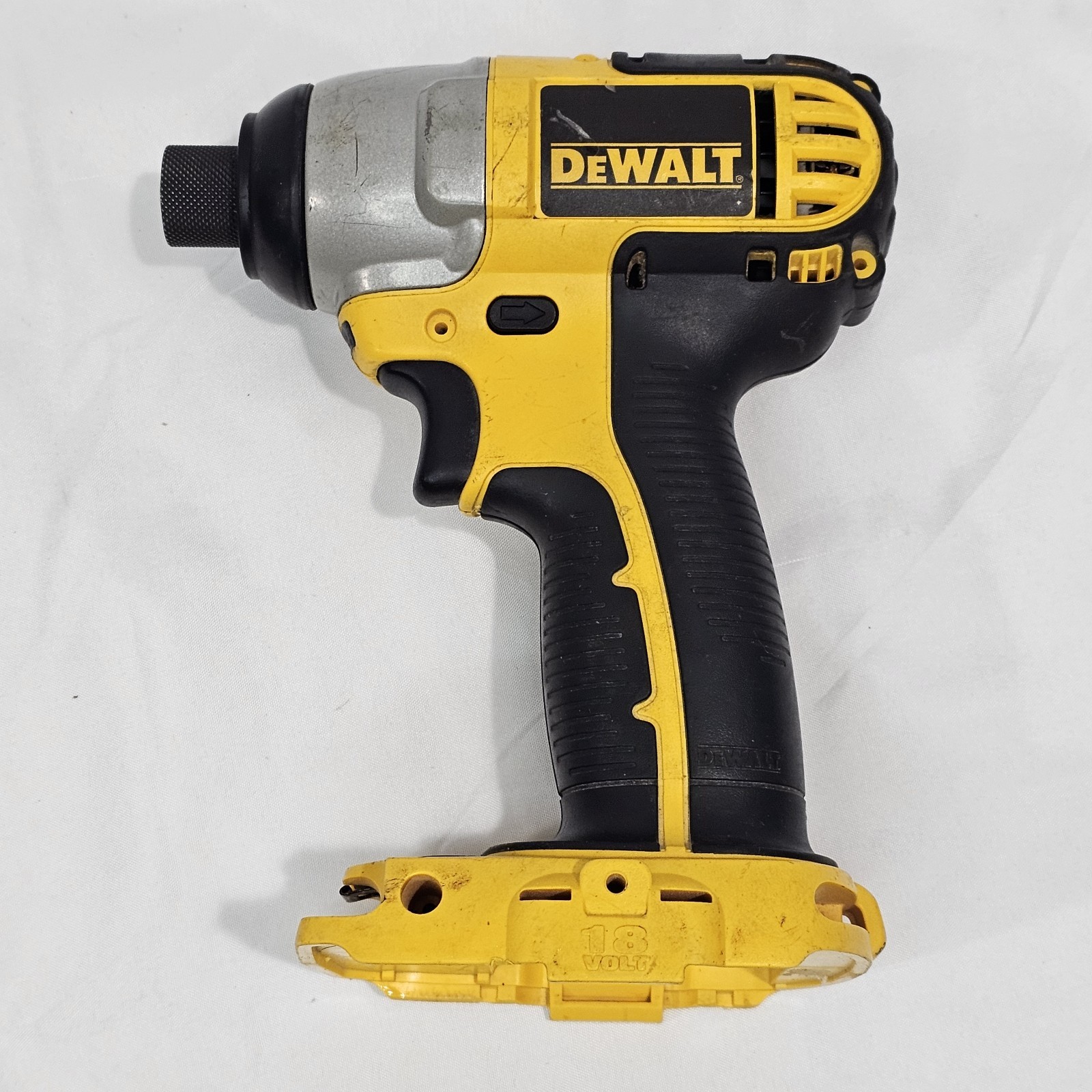 DEWALT DC825 18V Cordless 1/4&Prime; Impact Driver (Tool Only) Lighty Used.