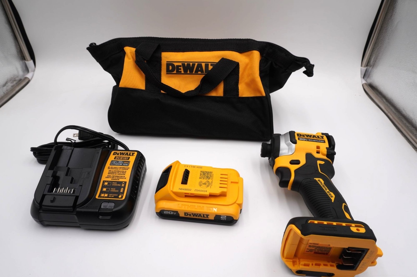 DEWALT DCF850 20V MAX Brushless Impact Driver Kit Battery Charger Bag