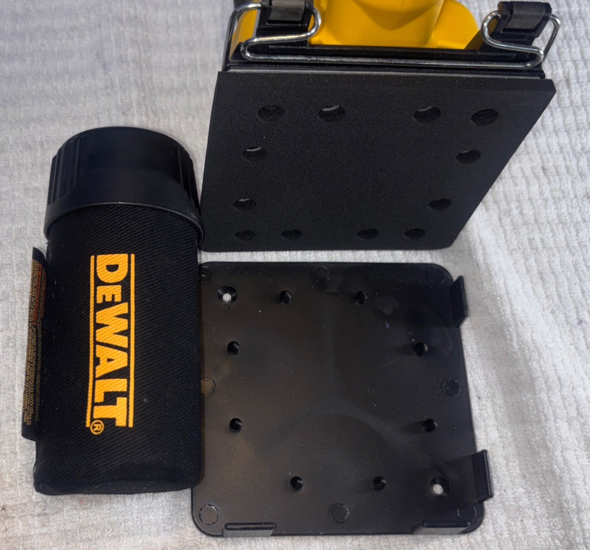 DEWALT DWE6411 Corded 1/4 Sheet Palm Grip Sander W/ storage bag