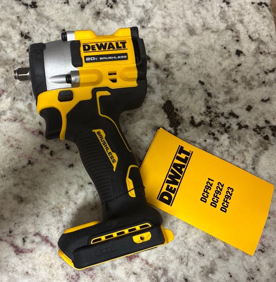 DEWALT ATOMIC 20V Cordless Impact Wrench 3/8 in DCF923 NEW TESTED