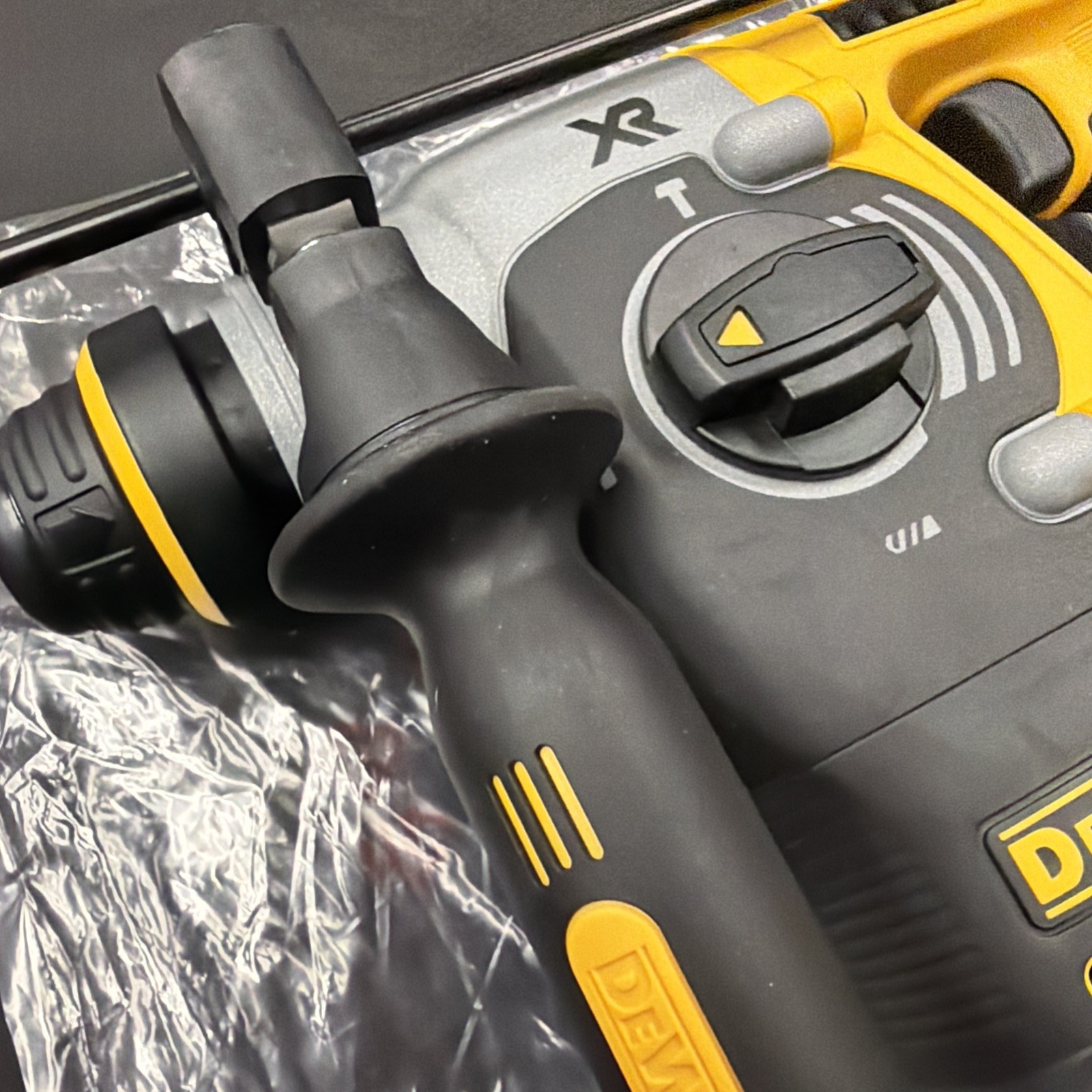 DEWALT 20V MAX SDS Rotary Hammer Drill Bare Tool Only DCH273B – Black/Yellow