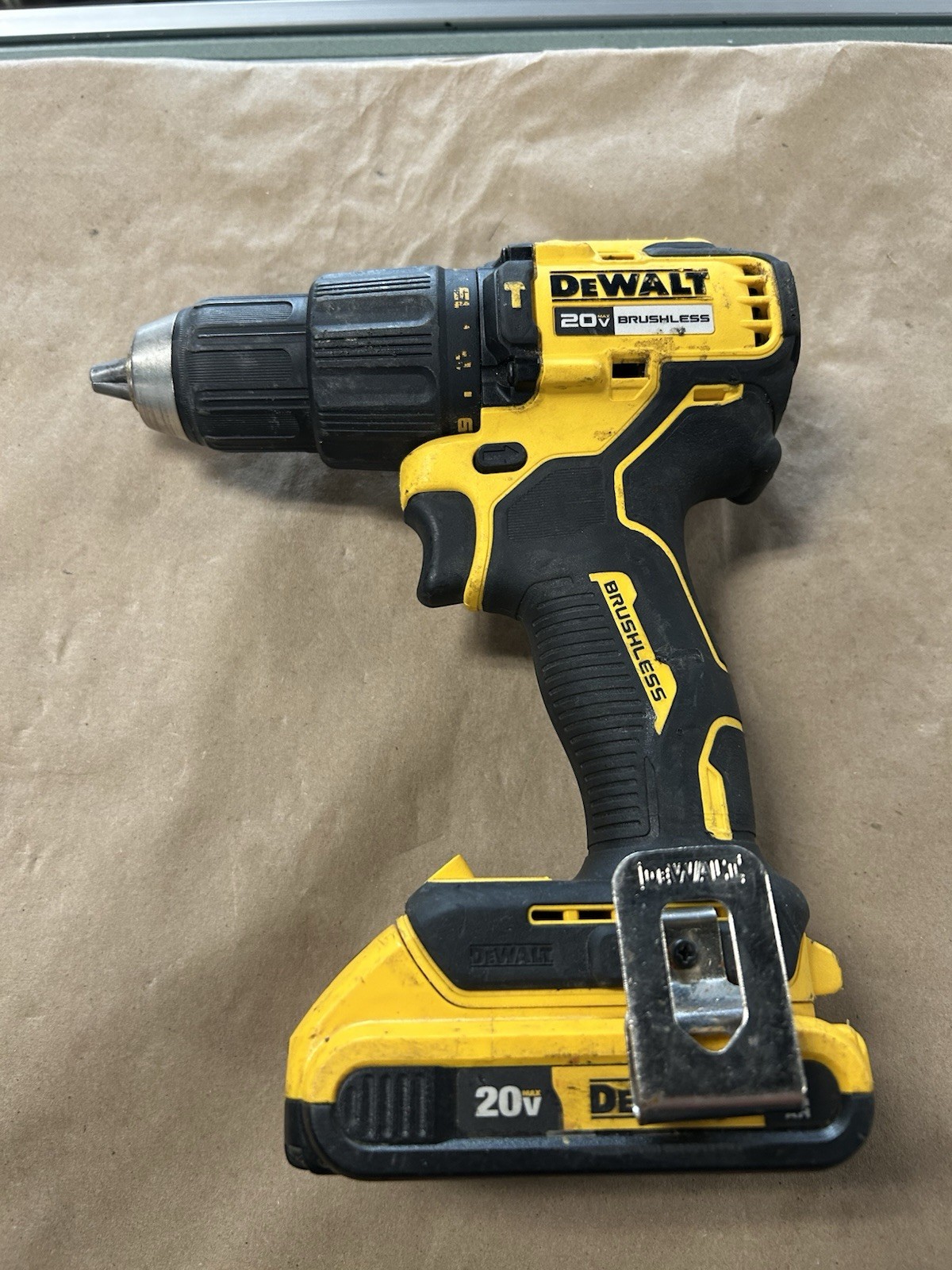 DEWALT DCD798B 20V Max Brushless 1/2 In. Cordless Hammer Drill w/battery