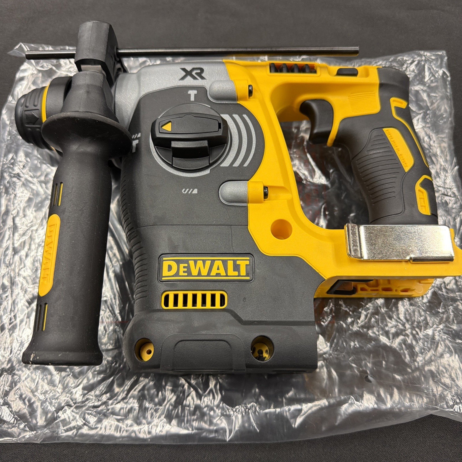 DEWALT 20V MAX SDS Rotary Hammer Drill Bare Tool Only DCH273B – Black/Yellow