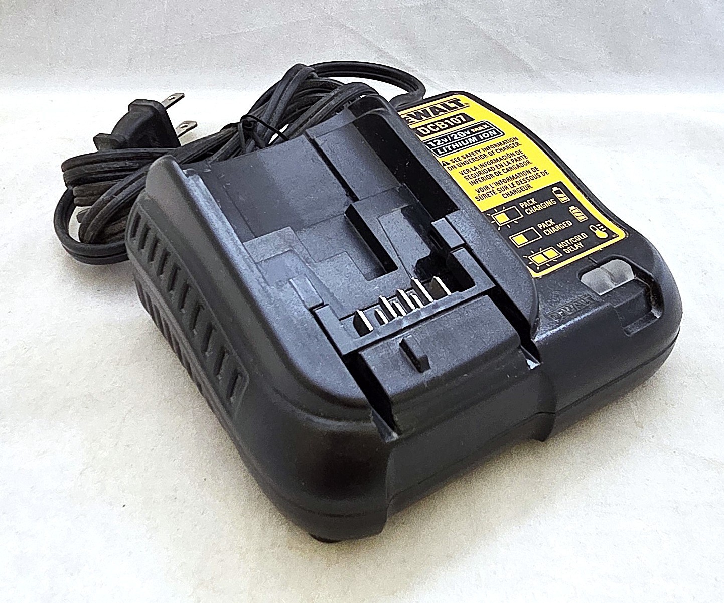 DeWALT DCB107 12v/20v Max Lithium-Ion BATTERY CHARGER