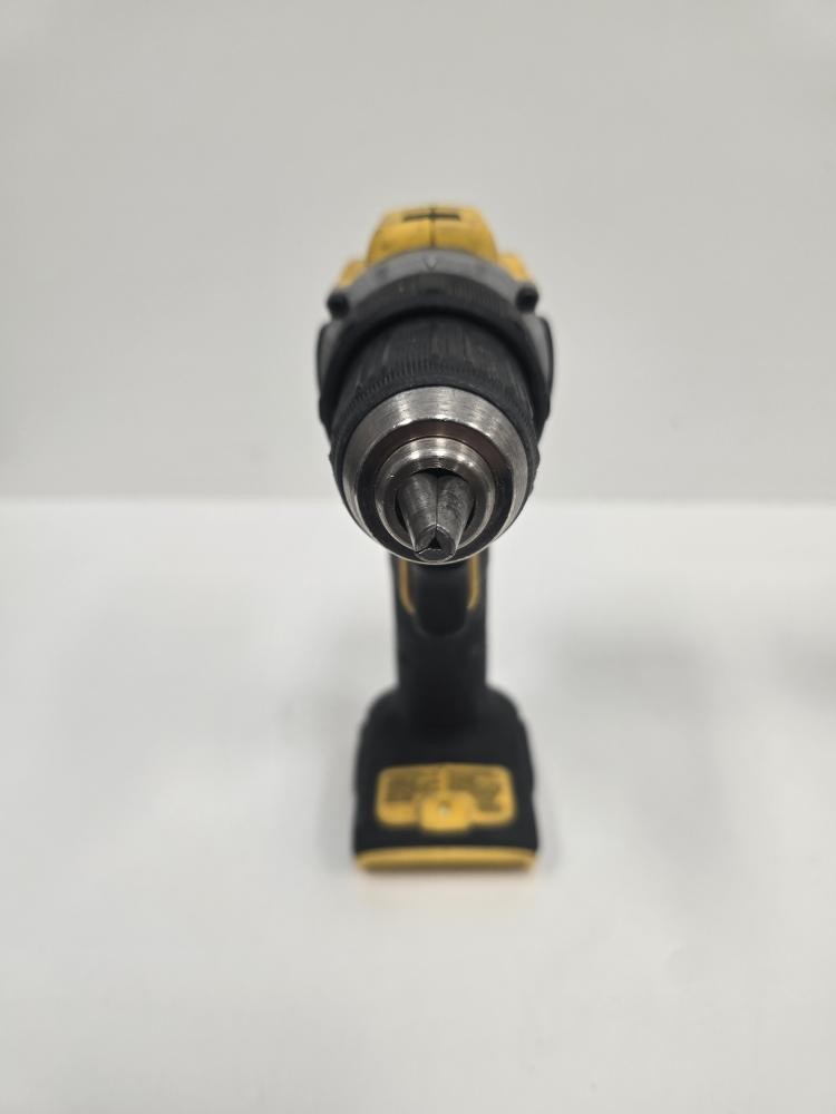 DEWALT SET W/ BATTERY (P21028235)