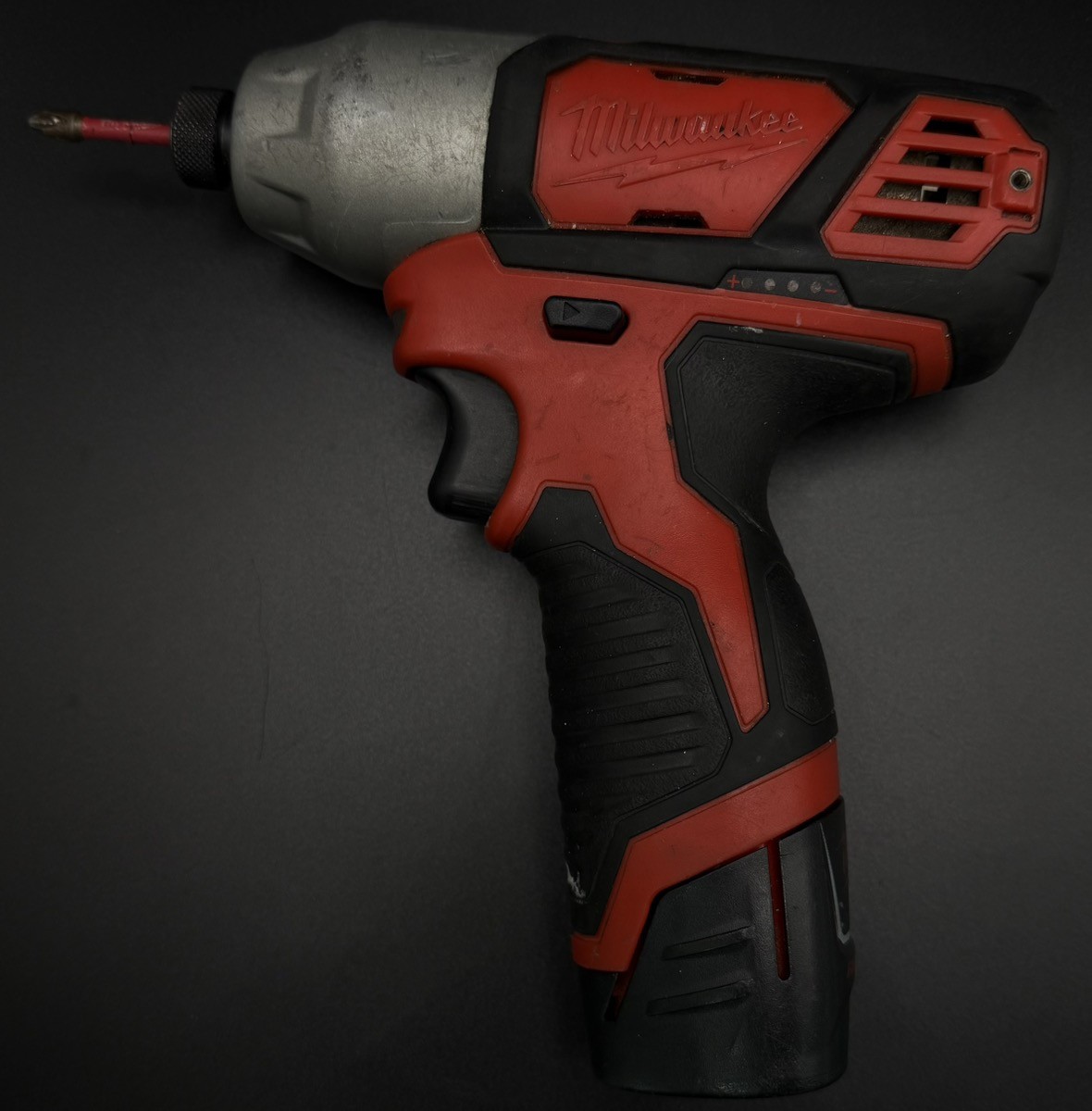 MILWAUKEE TOOLS 2462-20 (1/4&Prime;) impact driver w/battery (J01029152)