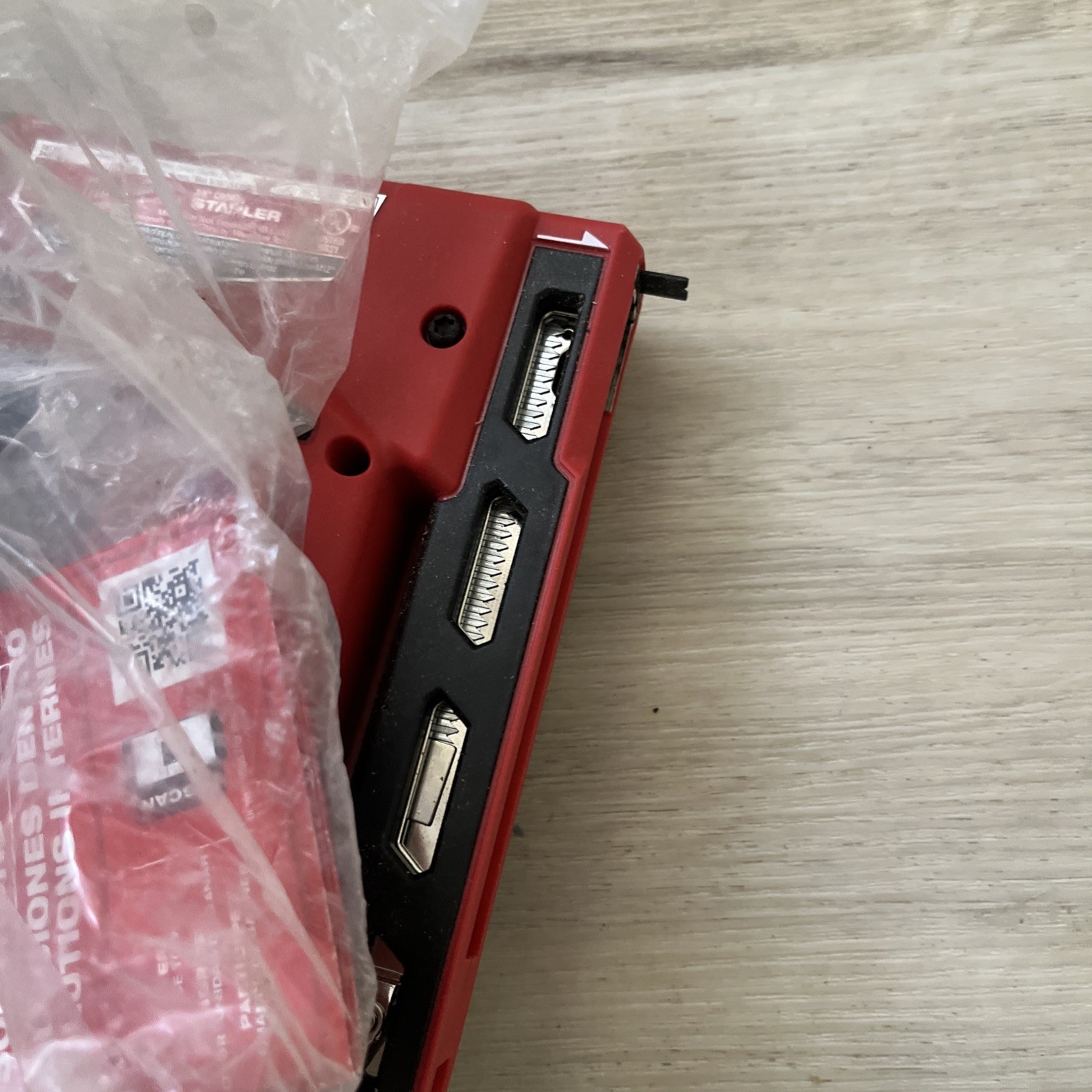 MA6 Milwaukee M12 Cordless Compact 3/8&Prime; Crown Stapler 2447-20 (Tool Only)