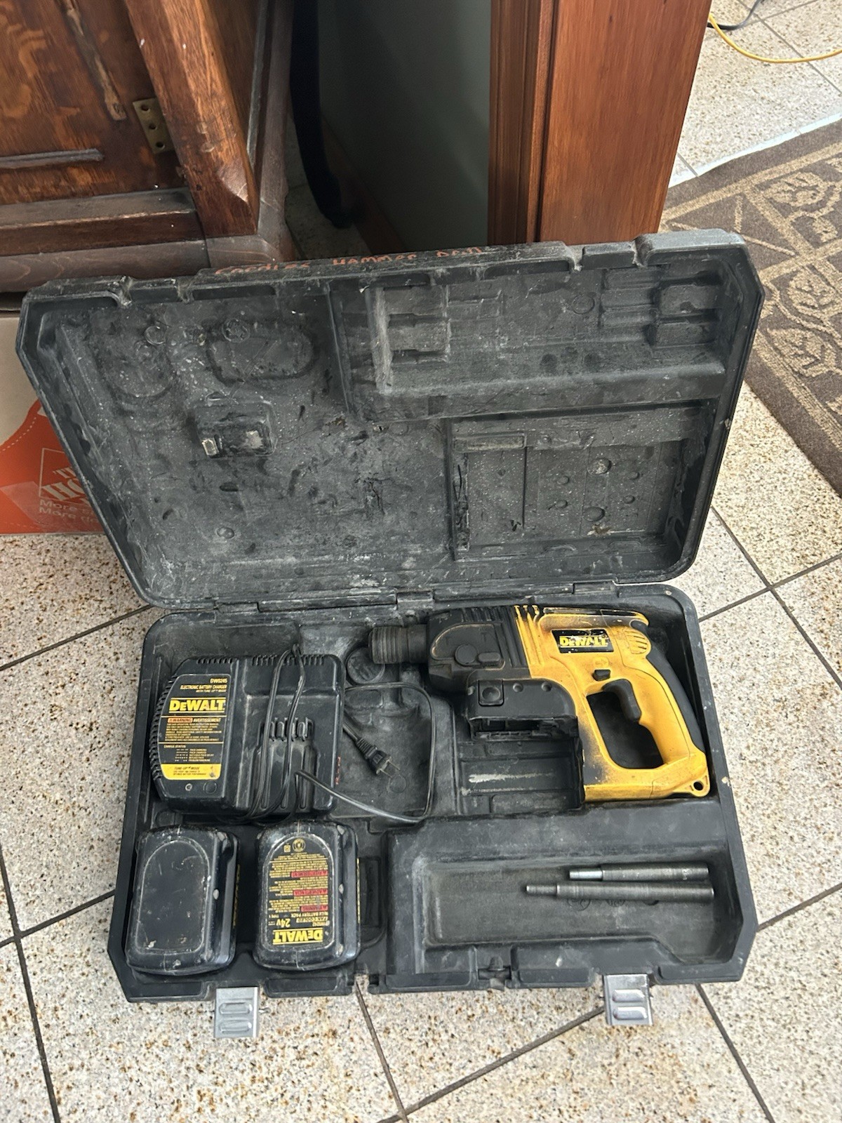 Dewalt DW005, Cordless SDS Plus Hammer Drill,24v Ni-cd,Charger SEE Description !